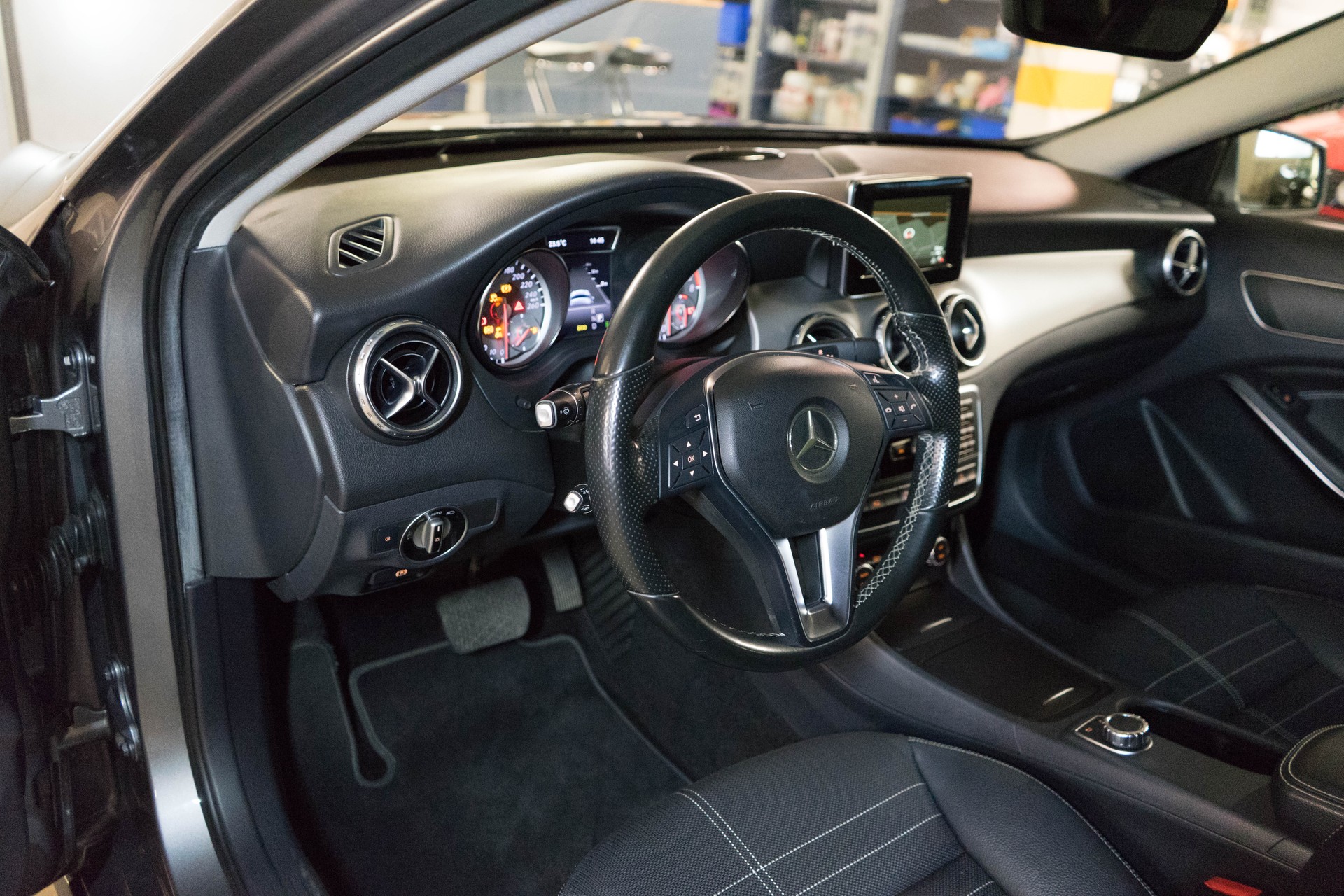 MERCEDES-BENZ GLA 250 4Matic 7G ANHÄNGEKUPPLUNG-image-16