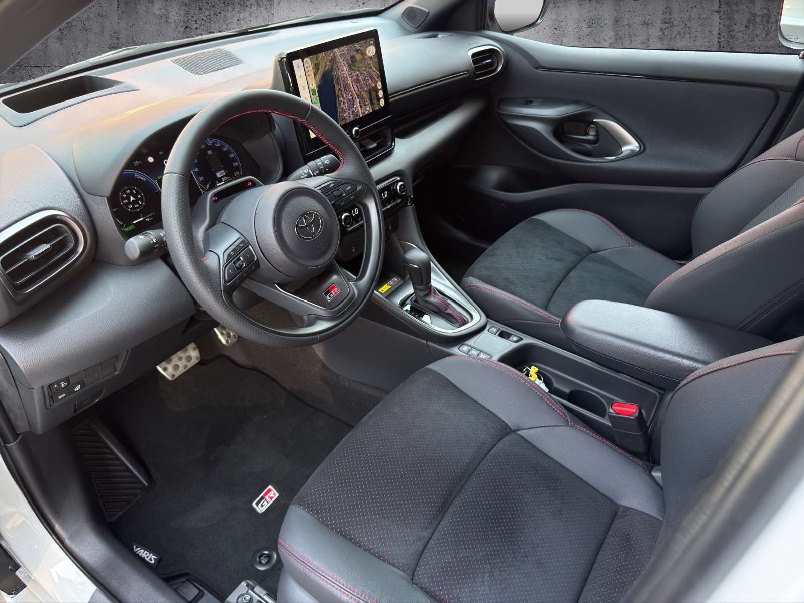 TOYOTA Yaris 1.5 VVT-i HSD GR Sport *10 Jahre Garantie*-image-6
