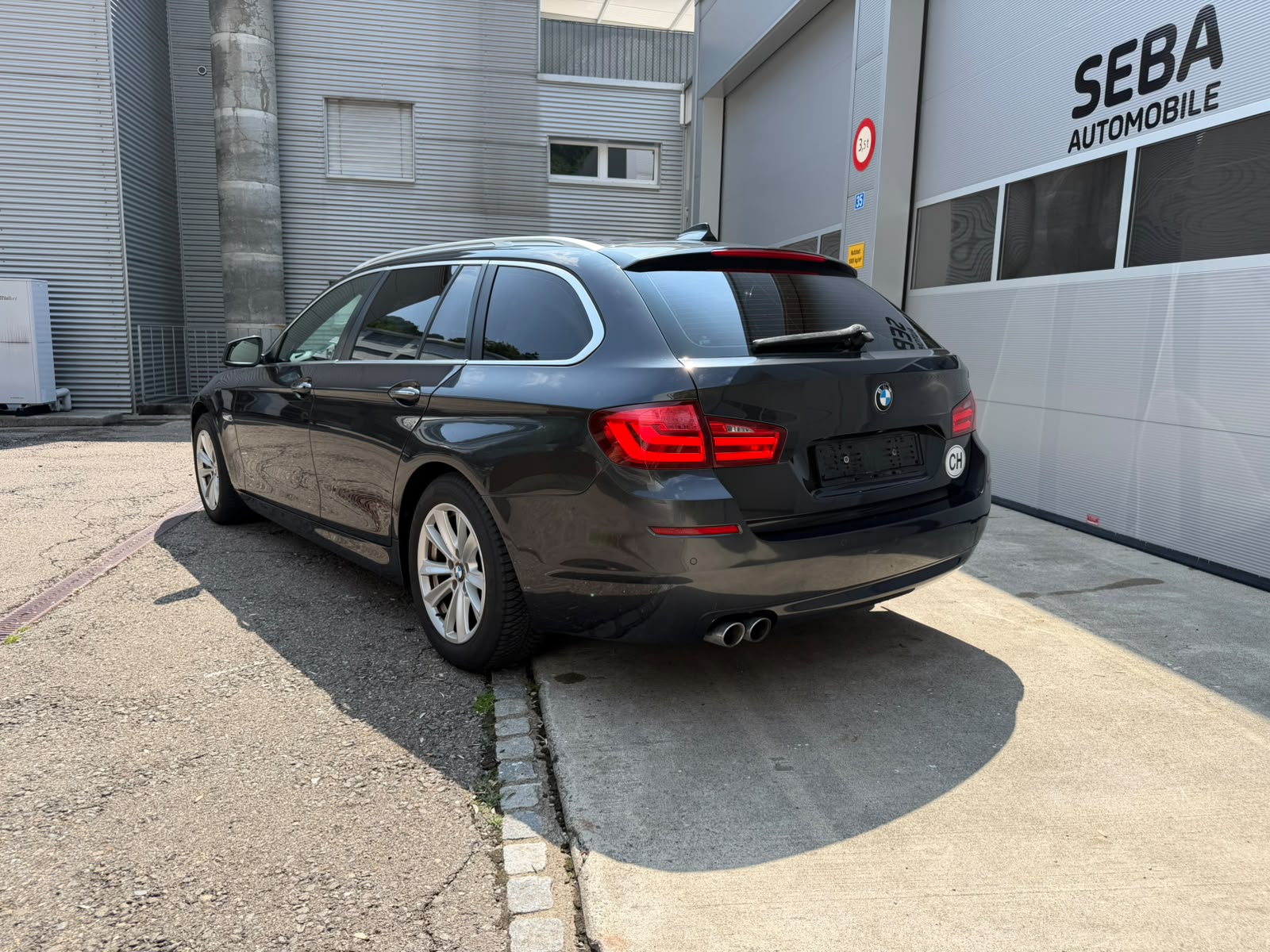 BMW 530d xDrive Touring Steptronic-image-3