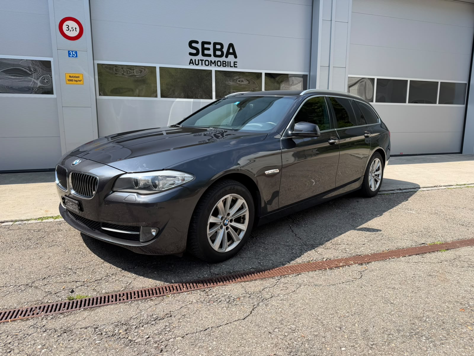 BMW 530d xDrive Touring Steptronic-image-0