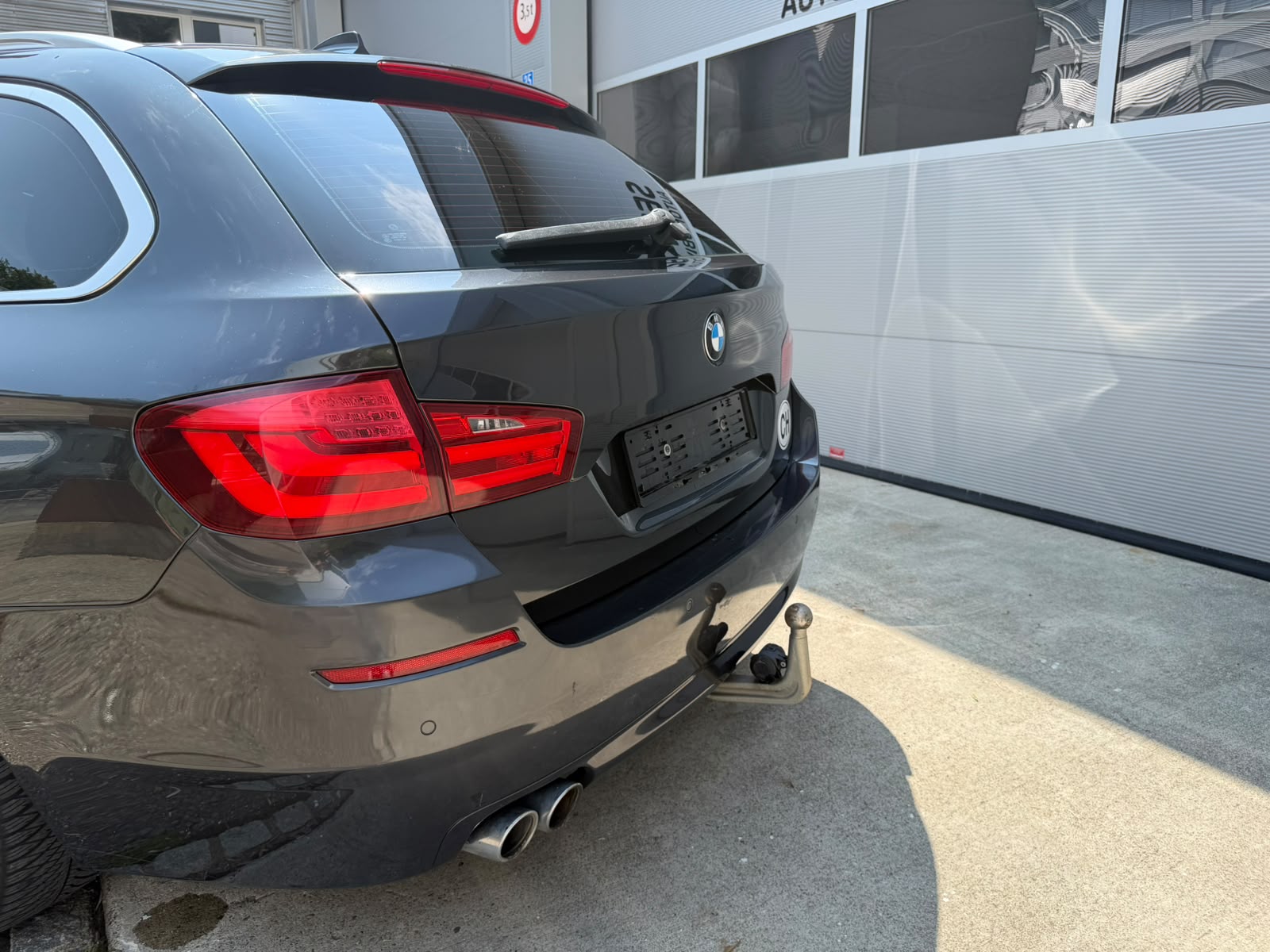 BMW 530d xDrive Touring Steptronic-image-11
