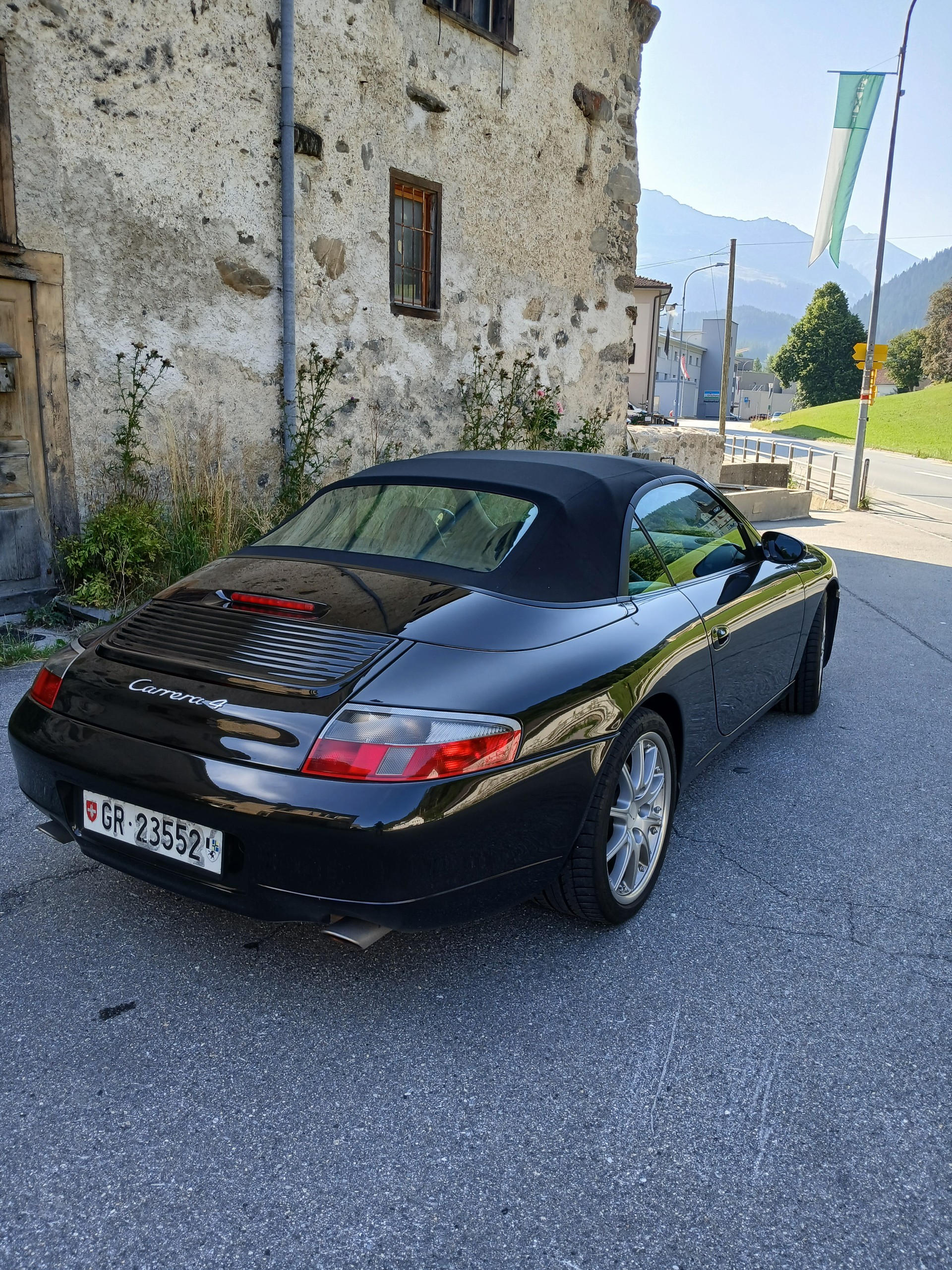 PORSCHE 3.4 Carrera 4-image-4