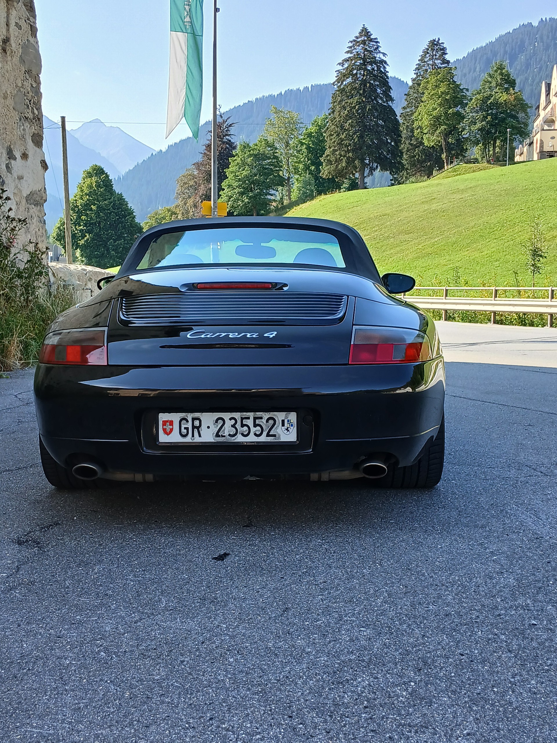 PORSCHE 3.4 Carrera 4-image-5