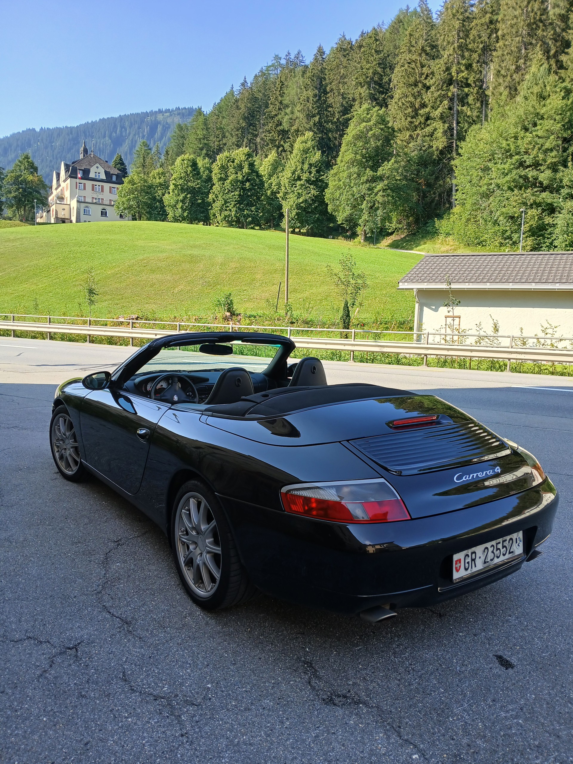 PORSCHE 3.4 Carrera 4-image-1