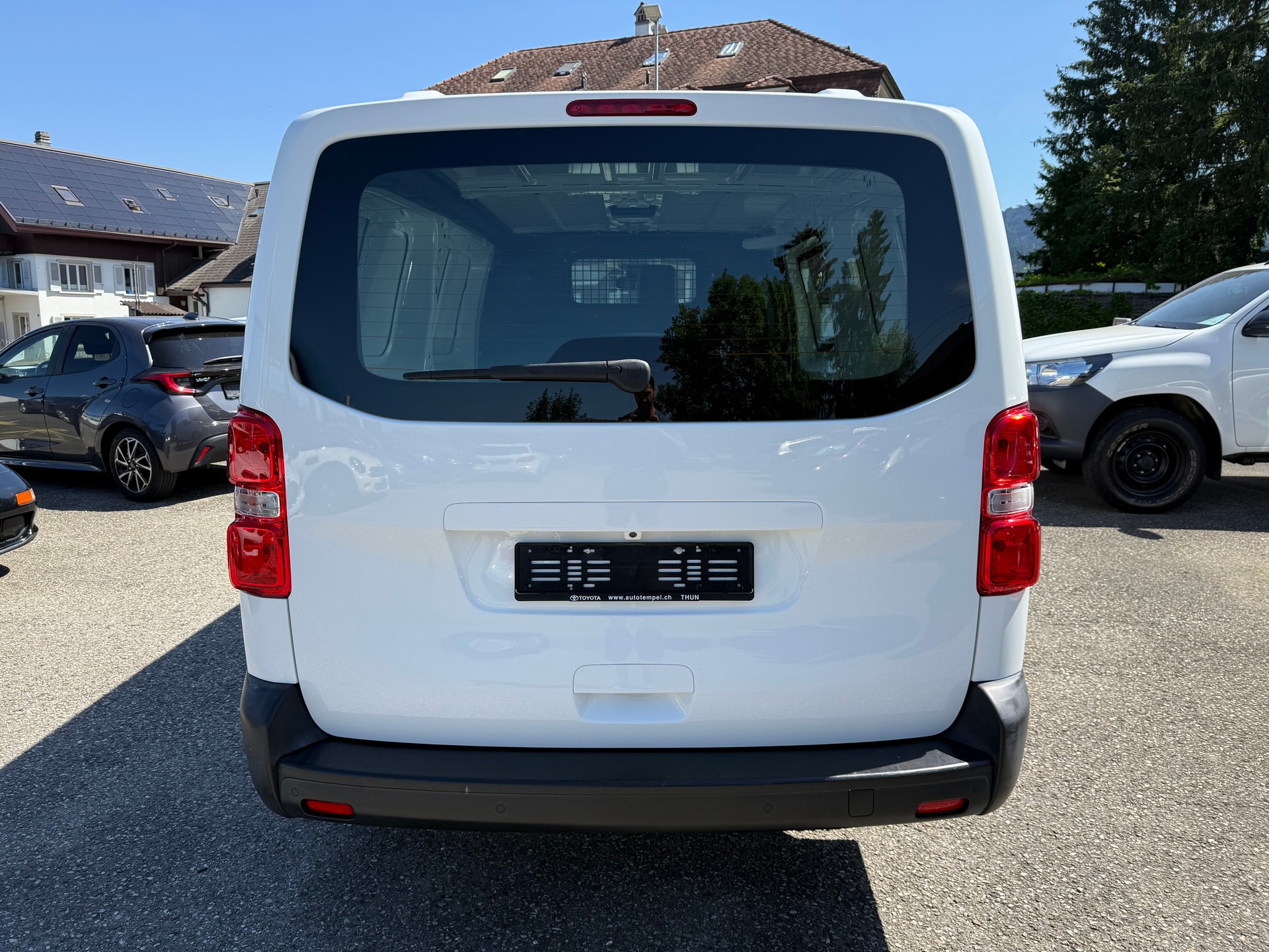 TOYOTA Proace 2.0D Glass Van Long L2 Comfort-image-5