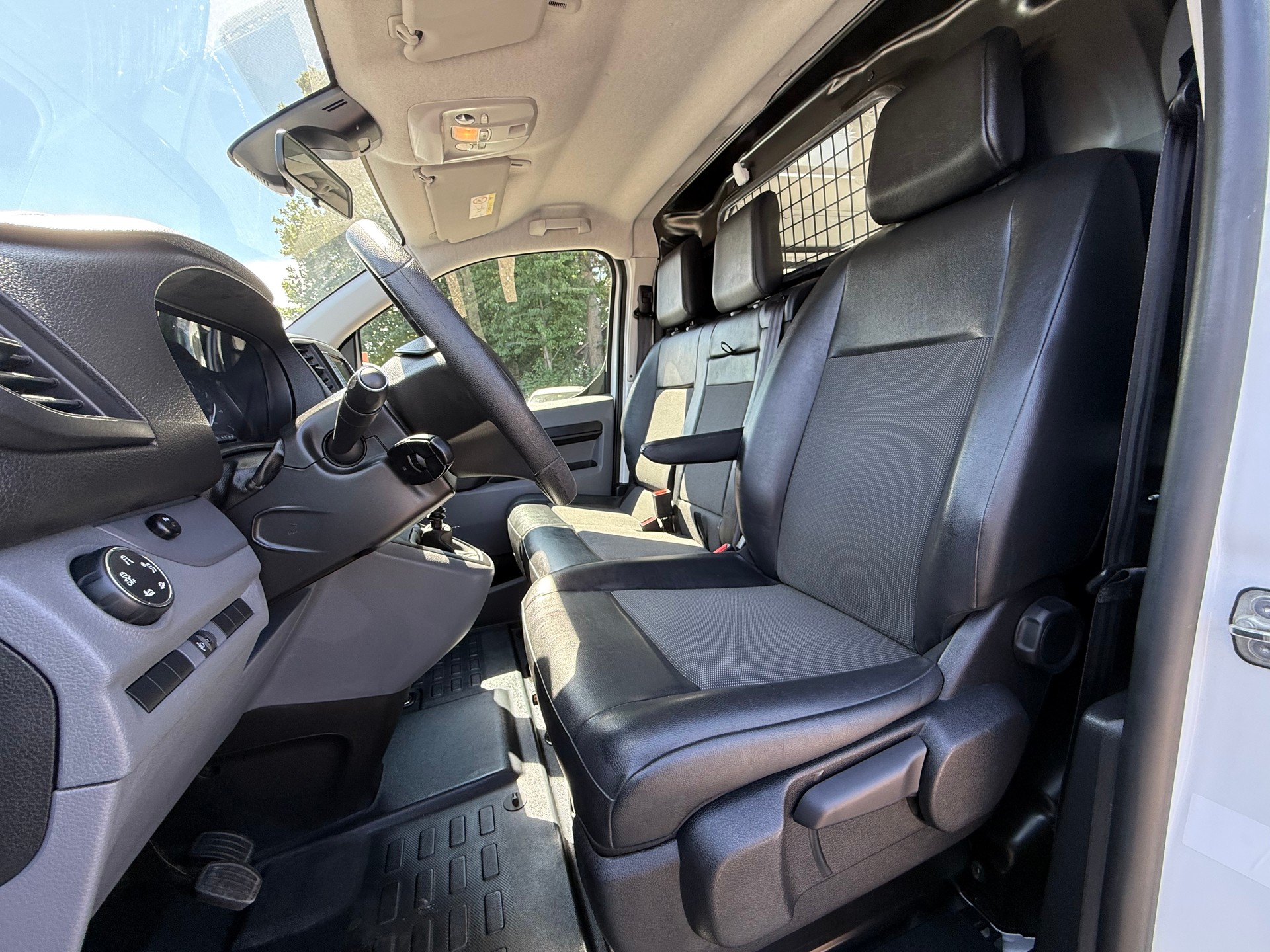 TOYOTA Proace 2.0D Glass Van Long L2 Comfort-image-9