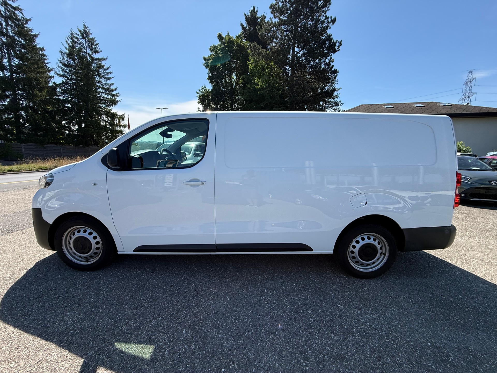TOYOTA Proace 2.0D Glass Van Long L2 Comfort-image-7