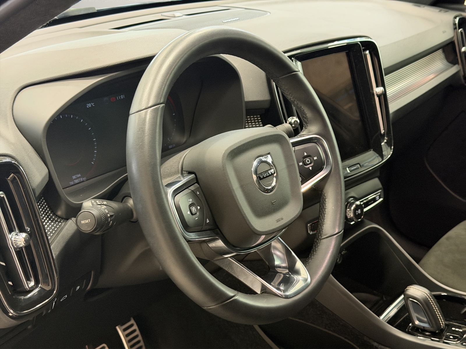 VOLVO XC40 1.5 T4 PiH R-Design-image-10