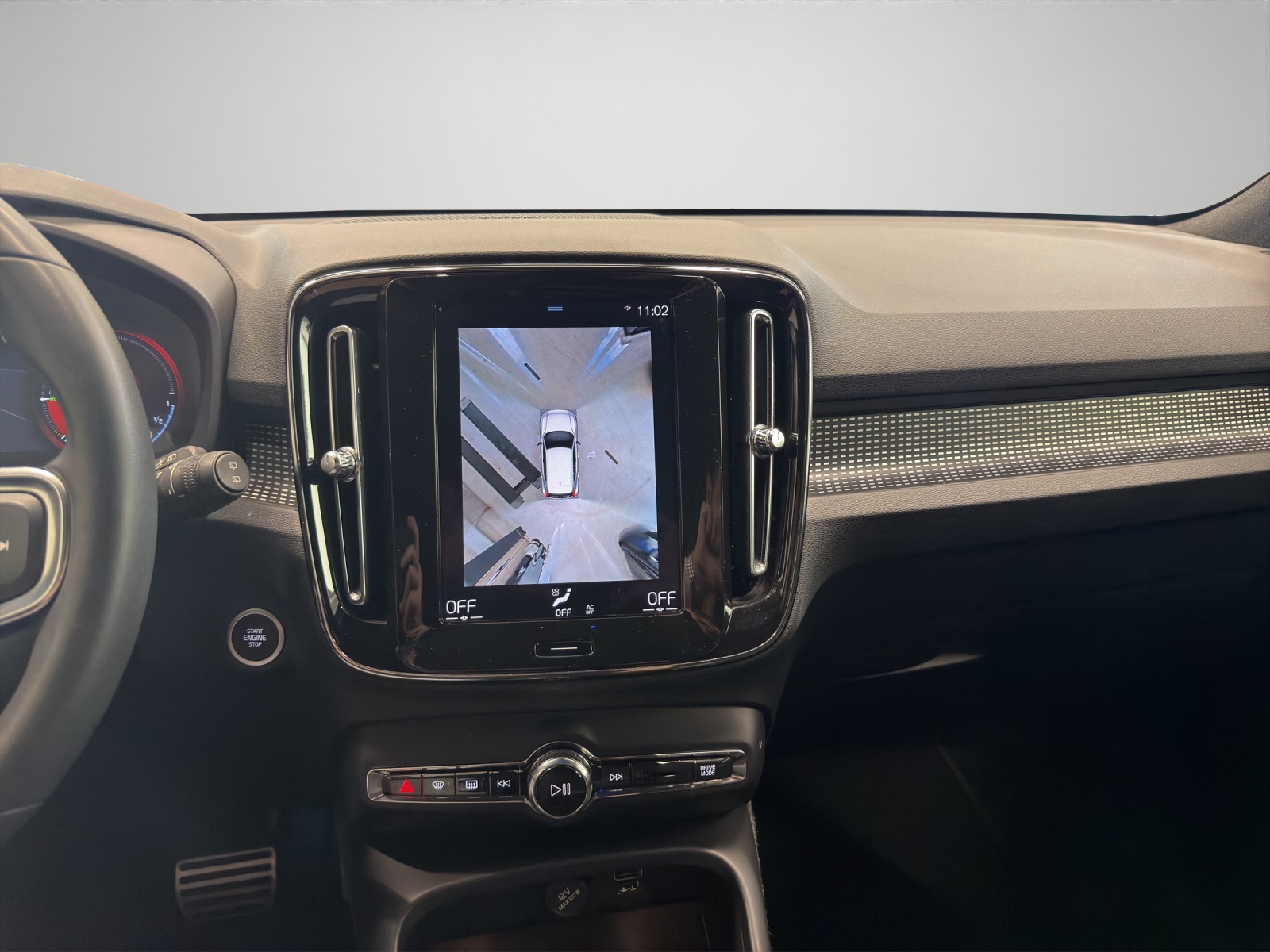 VOLVO XC40 1.5 T4 PiH R-Design-image-13