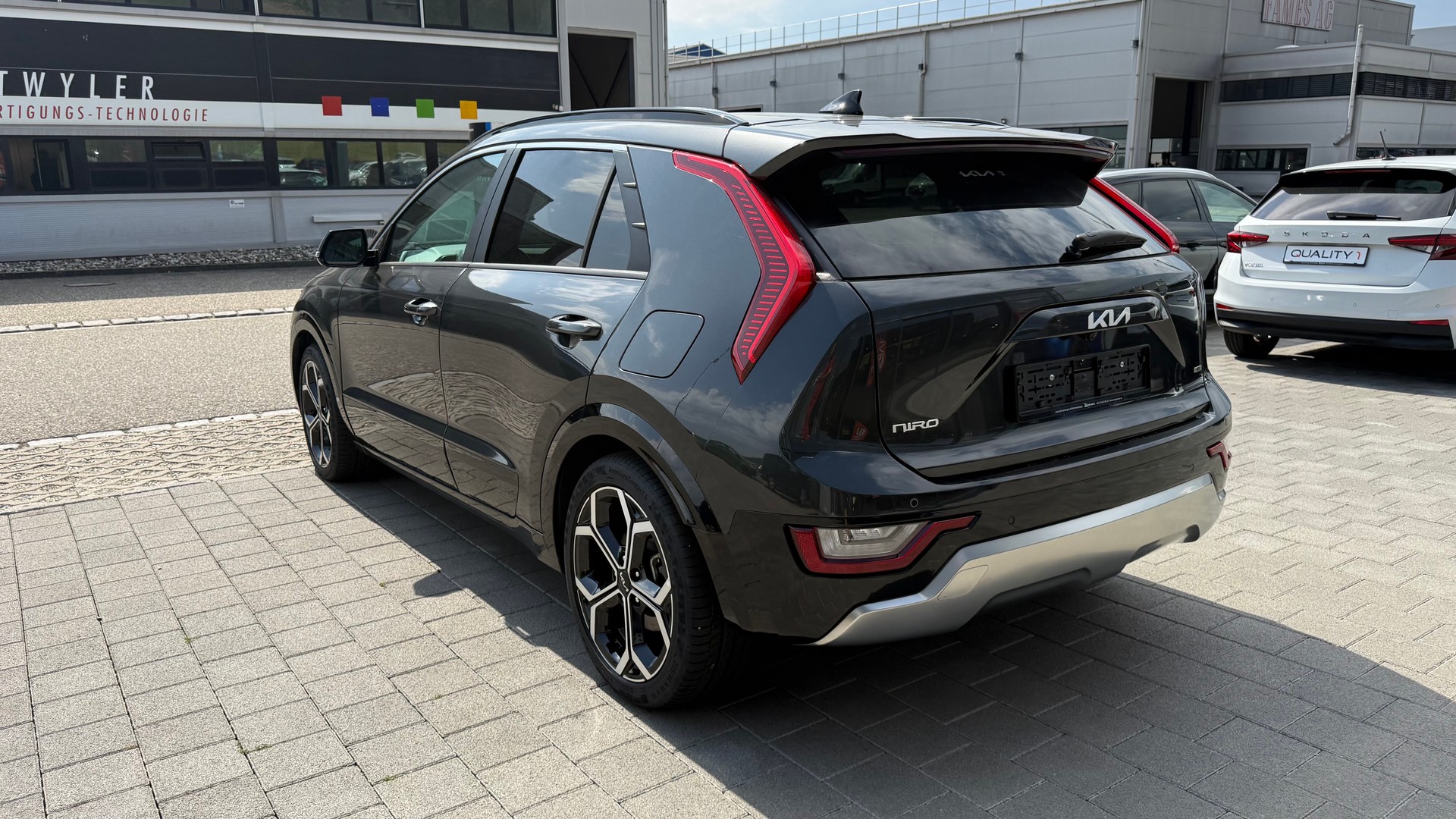 KIA Niro 1.6GDi Hybrid DCT Style-image-16