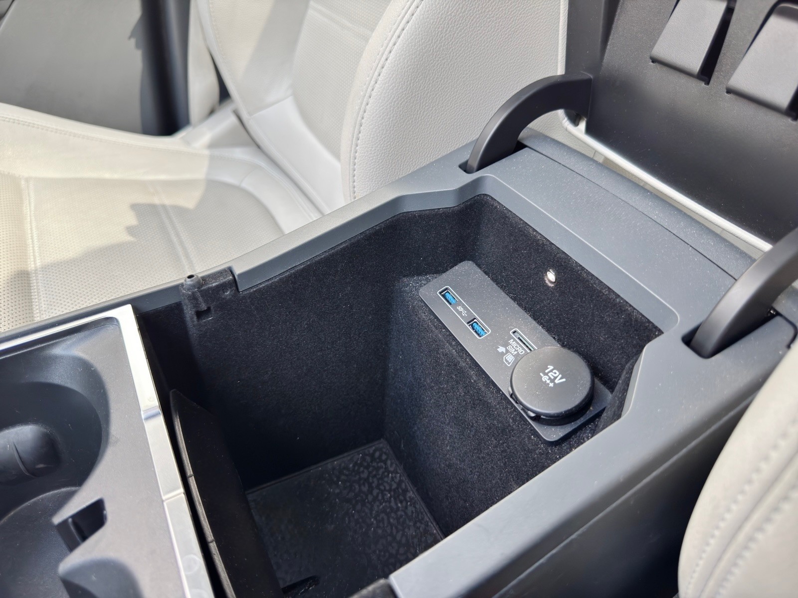 JAGUAR E-Pace P200 R-Dynamic S AWD Automatik-image-24