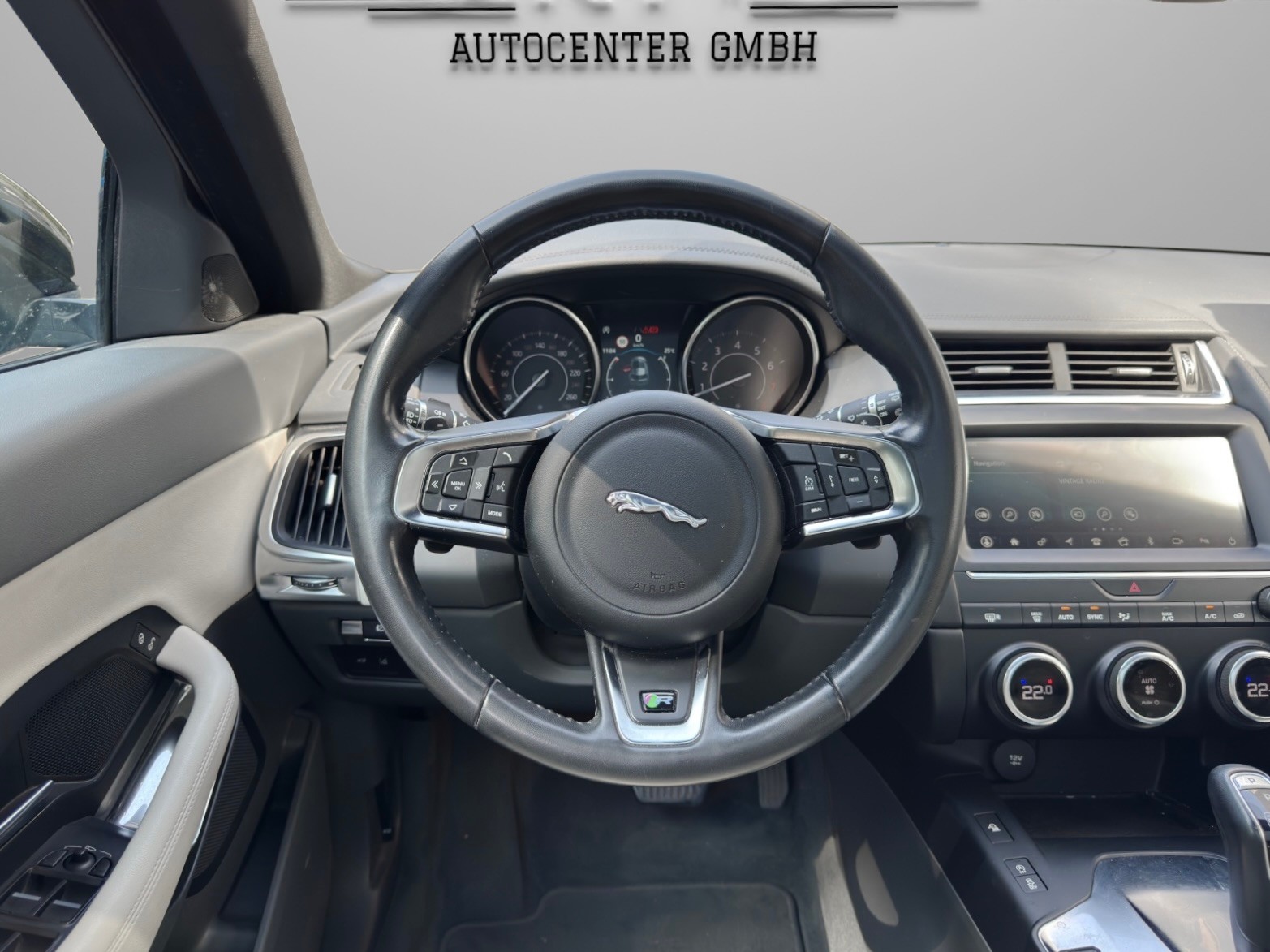 JAGUAR E-Pace P200 R-Dynamic S AWD Automatik-image-9