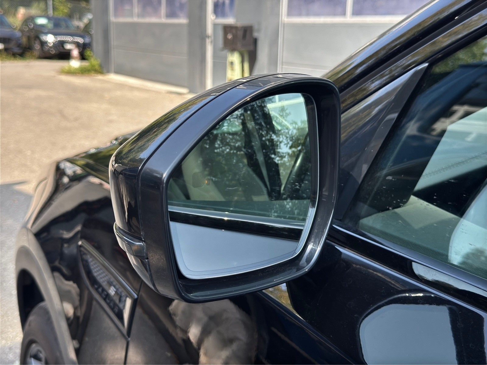 JAGUAR E-Pace P200 R-Dynamic S AWD Automatik-image-23