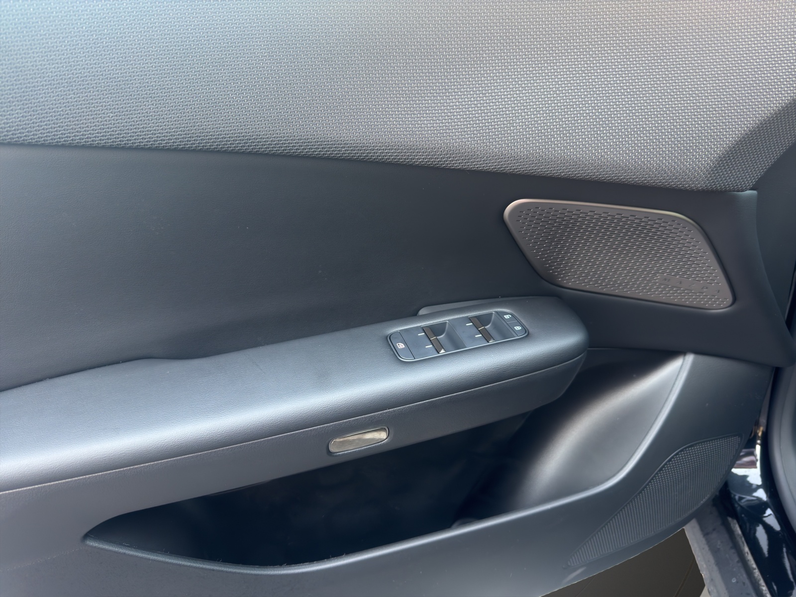 MAZDA CX-6e-image-6