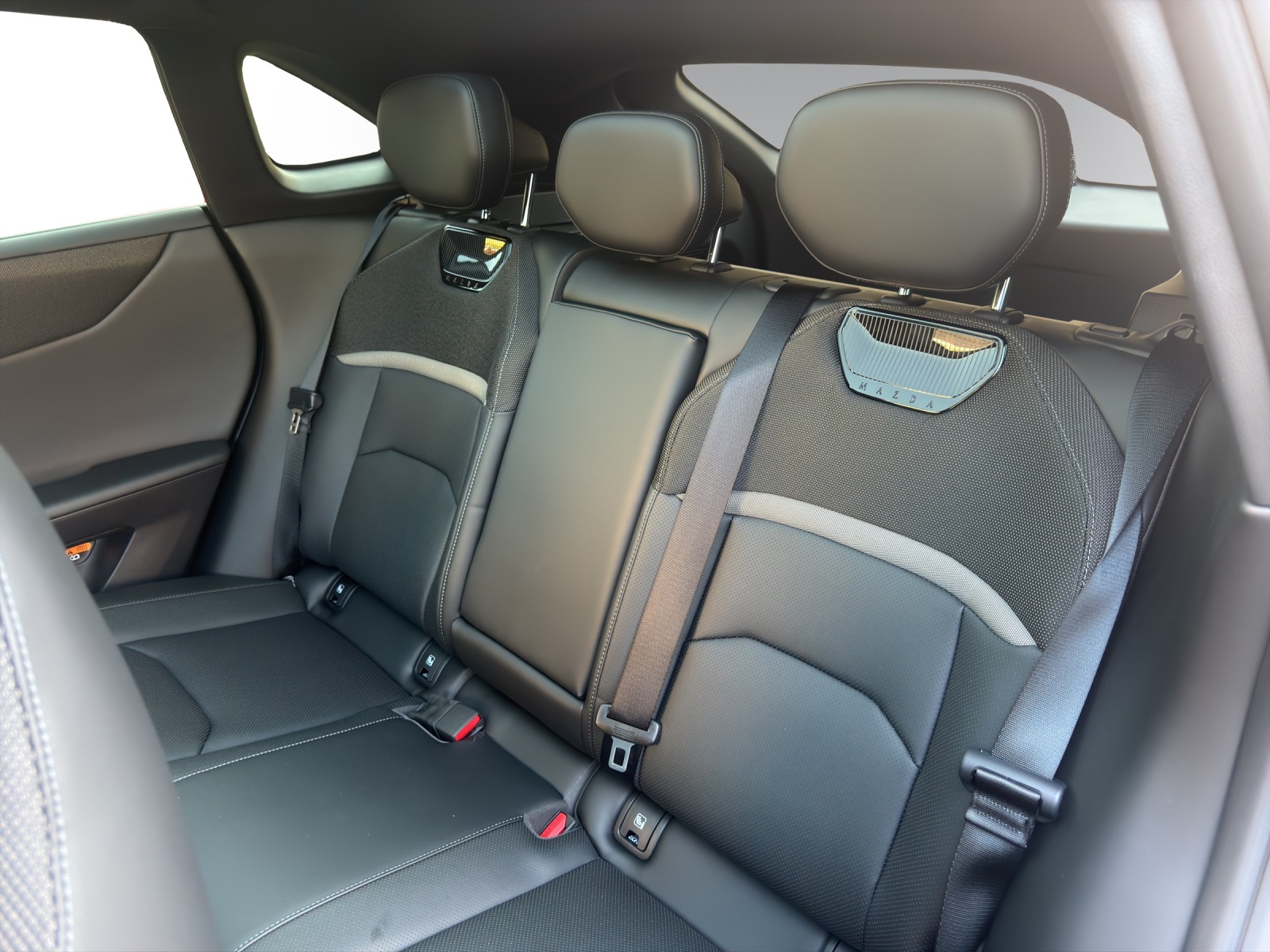 MAZDA CX-6e-image-9
