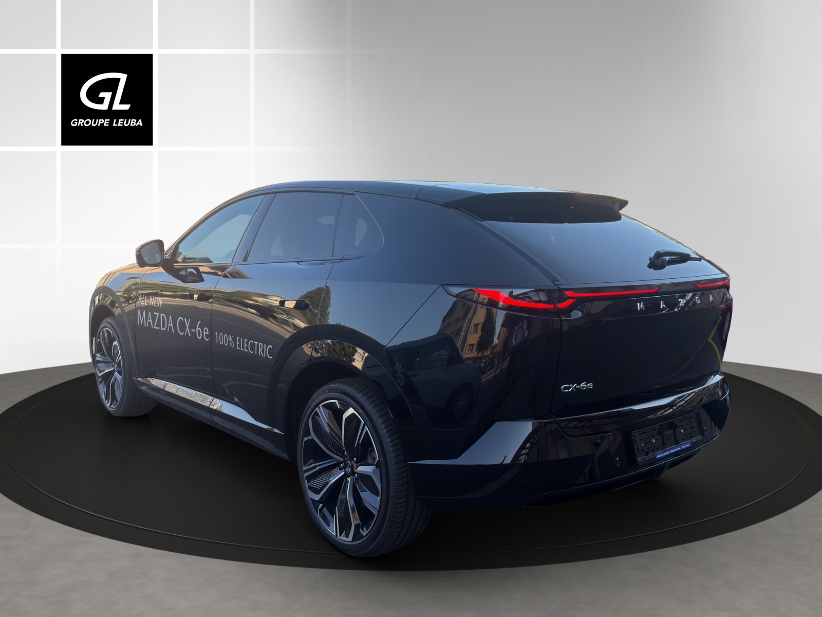 MAZDA CX-6e-showroom-element-3