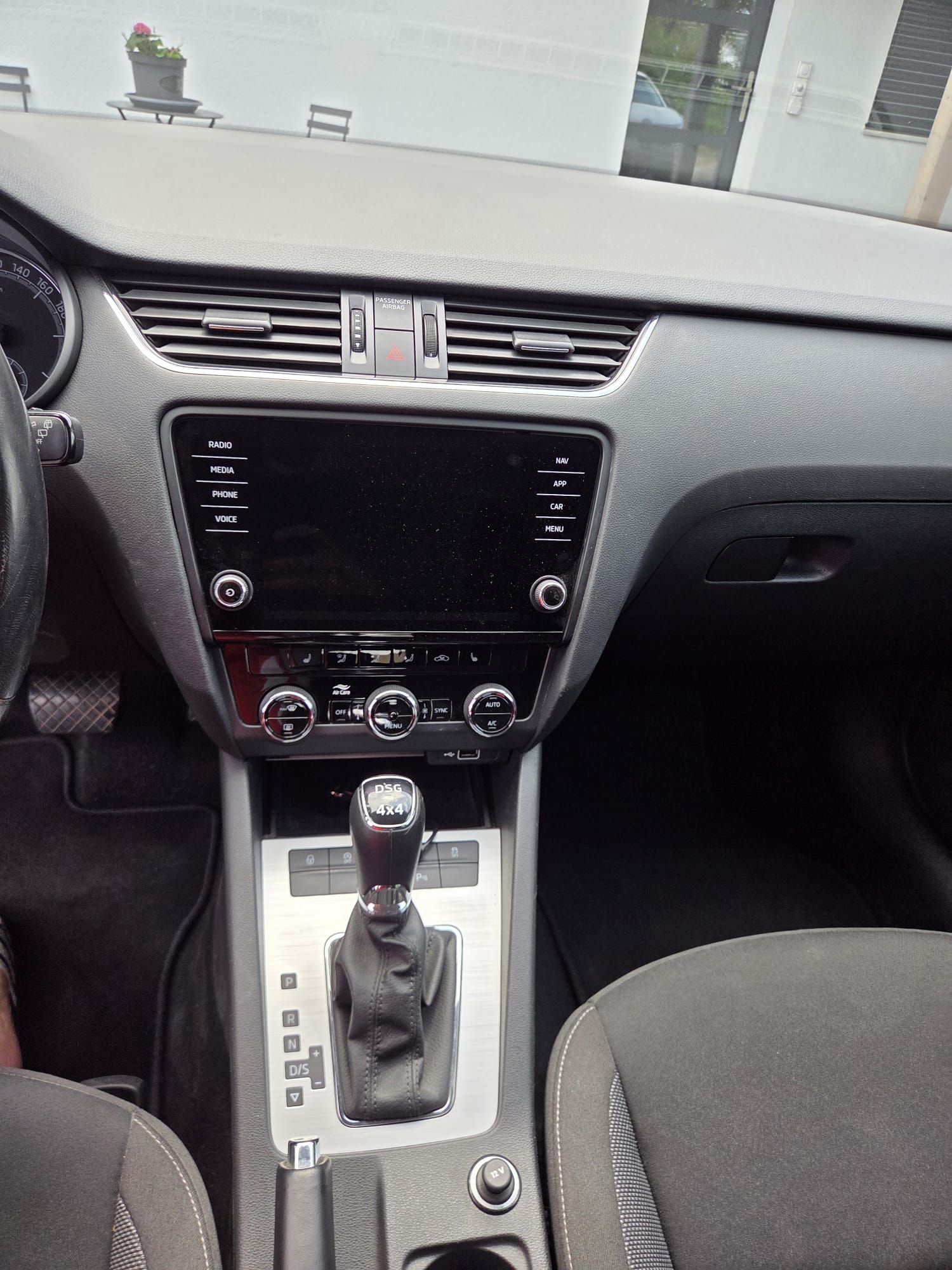 SKODA Octavia Combi 2.0 TSI Ambition 4x4 DSG-image-8
