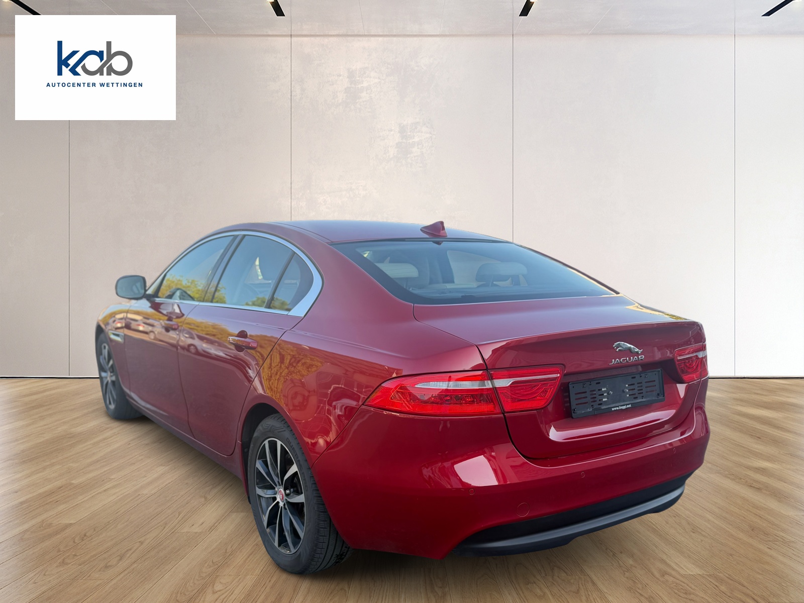 JAGUAR XE 20t 2.0 Prestige Automatic-image-6