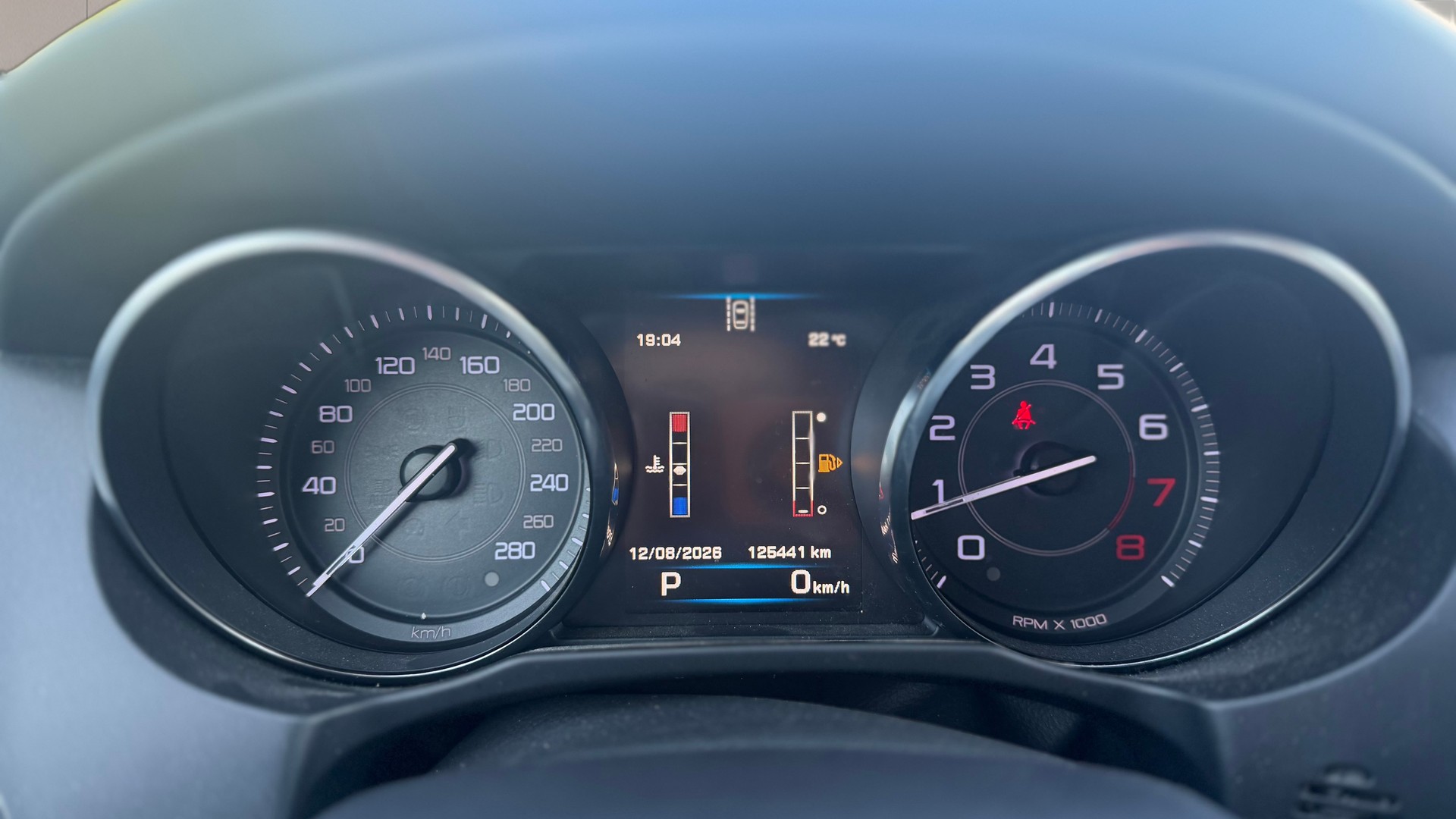 JAGUAR XE 20t 2.0 Prestige Automatic-image-14