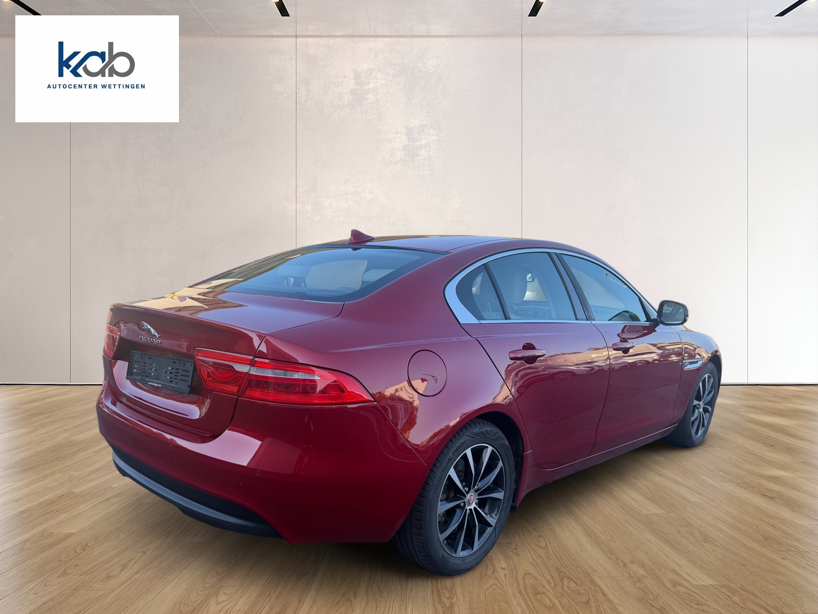 JAGUAR XE 20t 2.0 Prestige Automatic-image-4