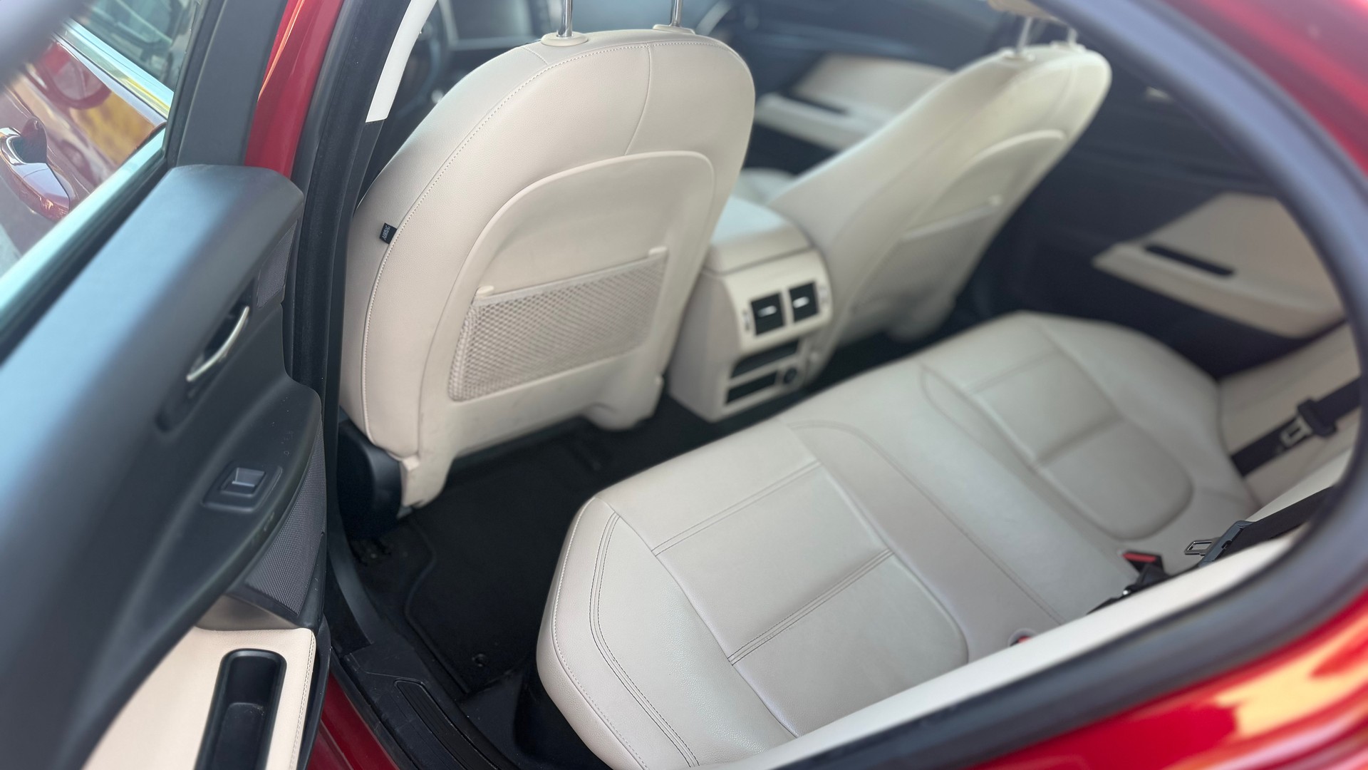 JAGUAR XE 20t 2.0 Prestige Automatic-image-10