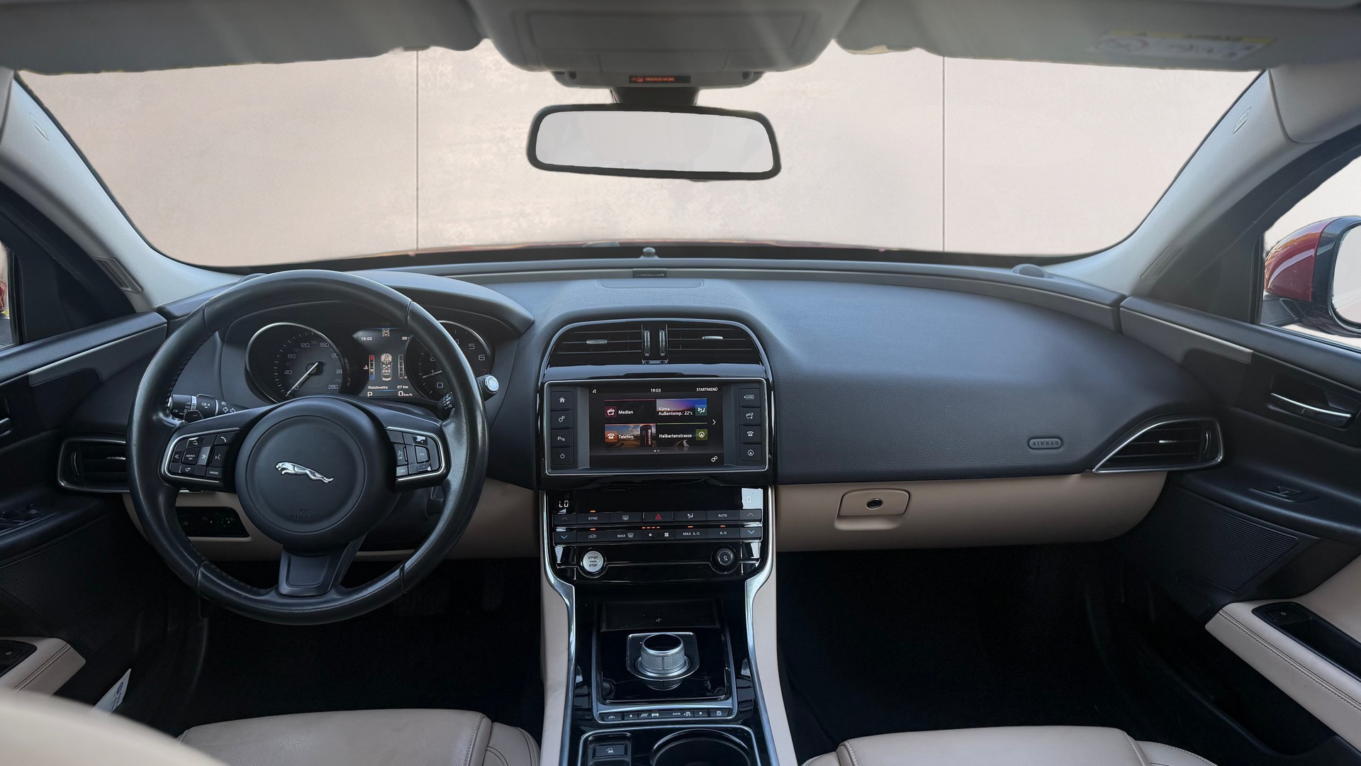 JAGUAR XE 20t 2.0 Prestige Automatic-image-11