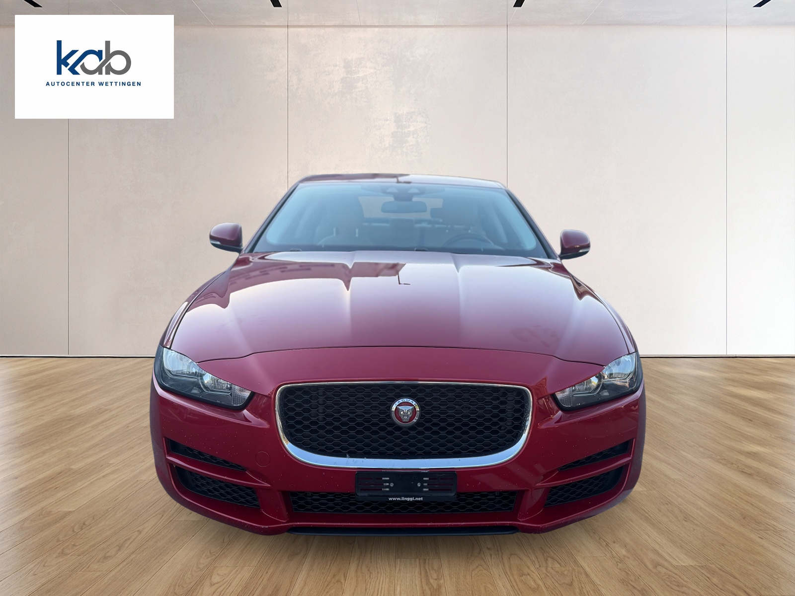 JAGUAR XE 20t 2.0 Prestige Automatic-image-1