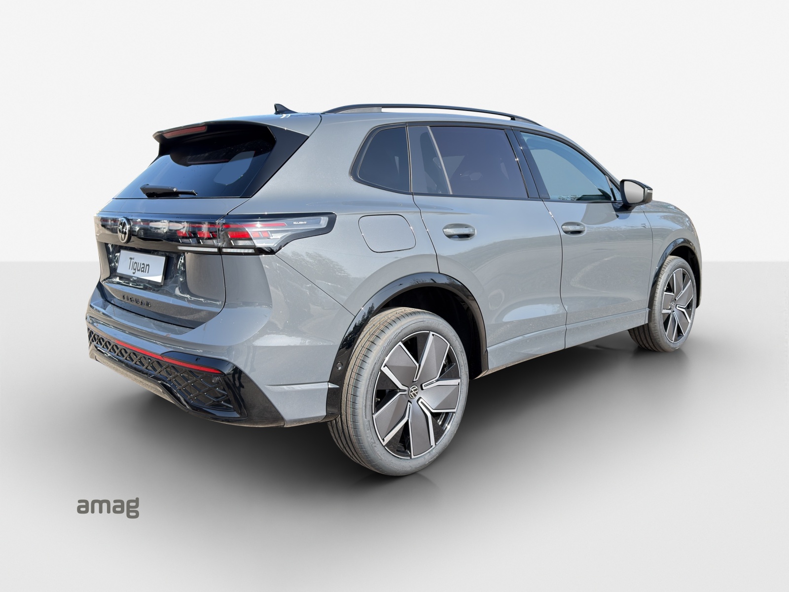 VW Tiguan 2.0 TSI DSG R-Line 4Motion-image-4