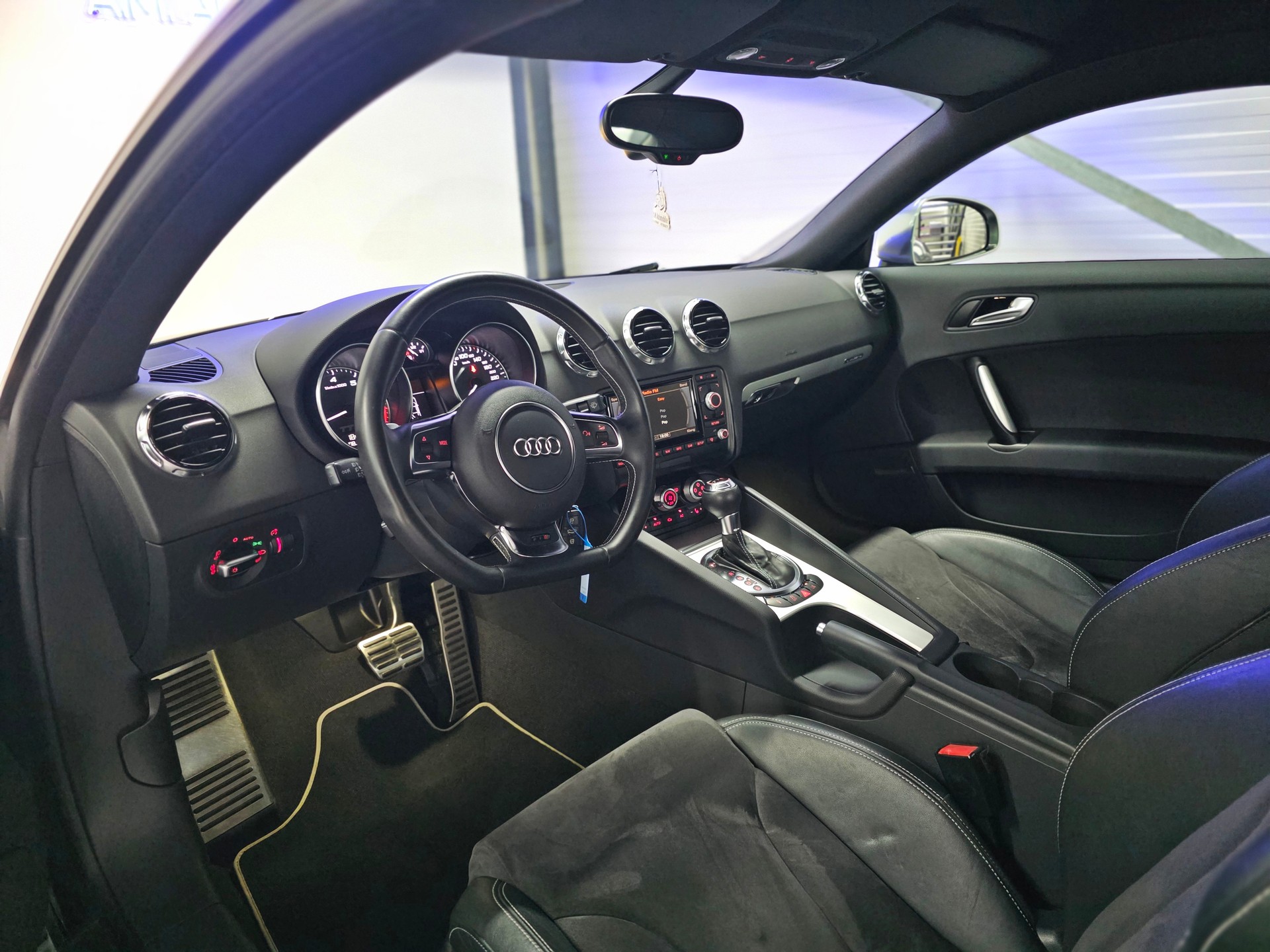 AUDI TTS Coupé 2.0 TFSI quattro S-tronic-image-10