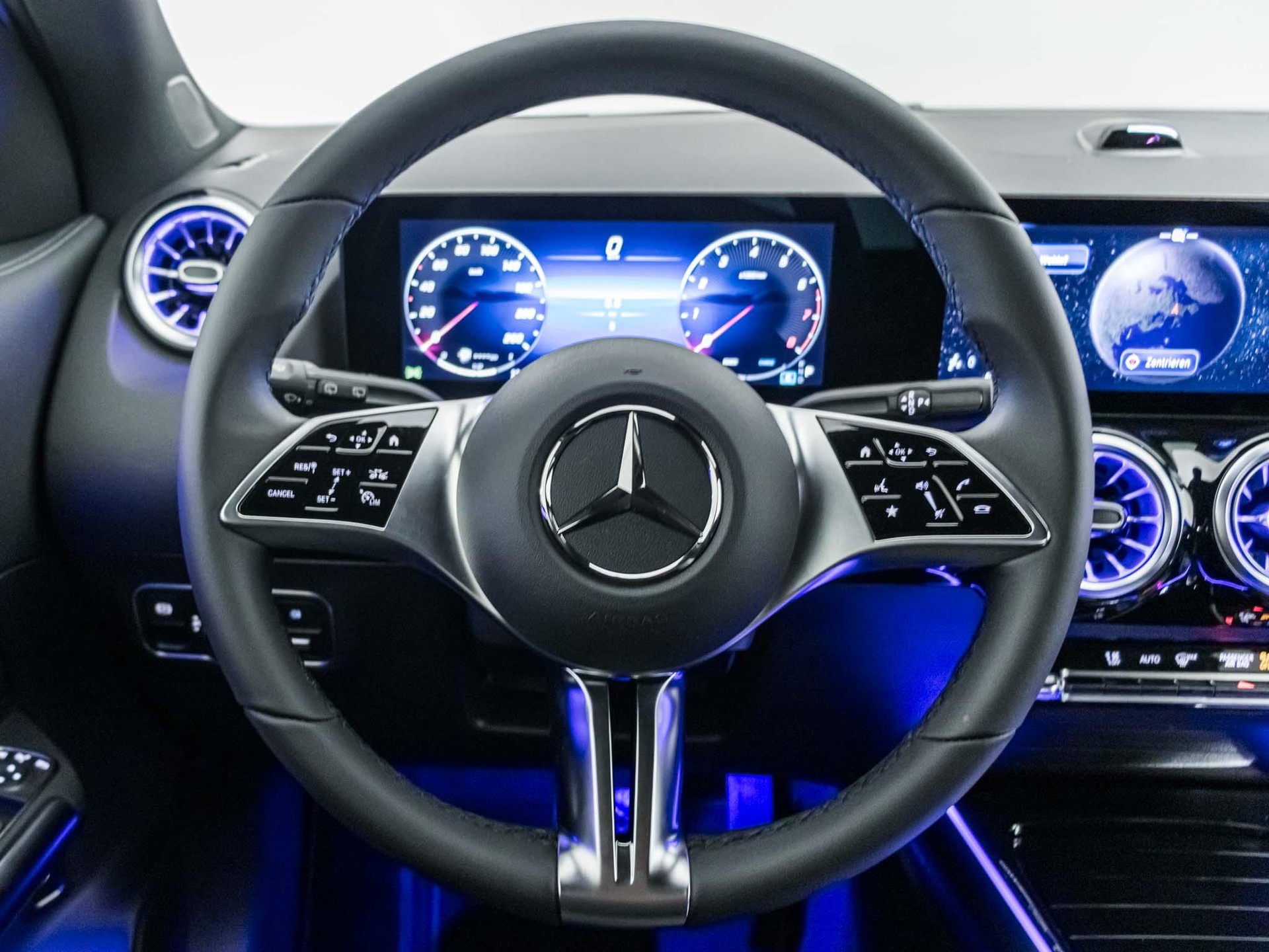 MERCEDES-BENZ GLA 200 Night Star-image-9