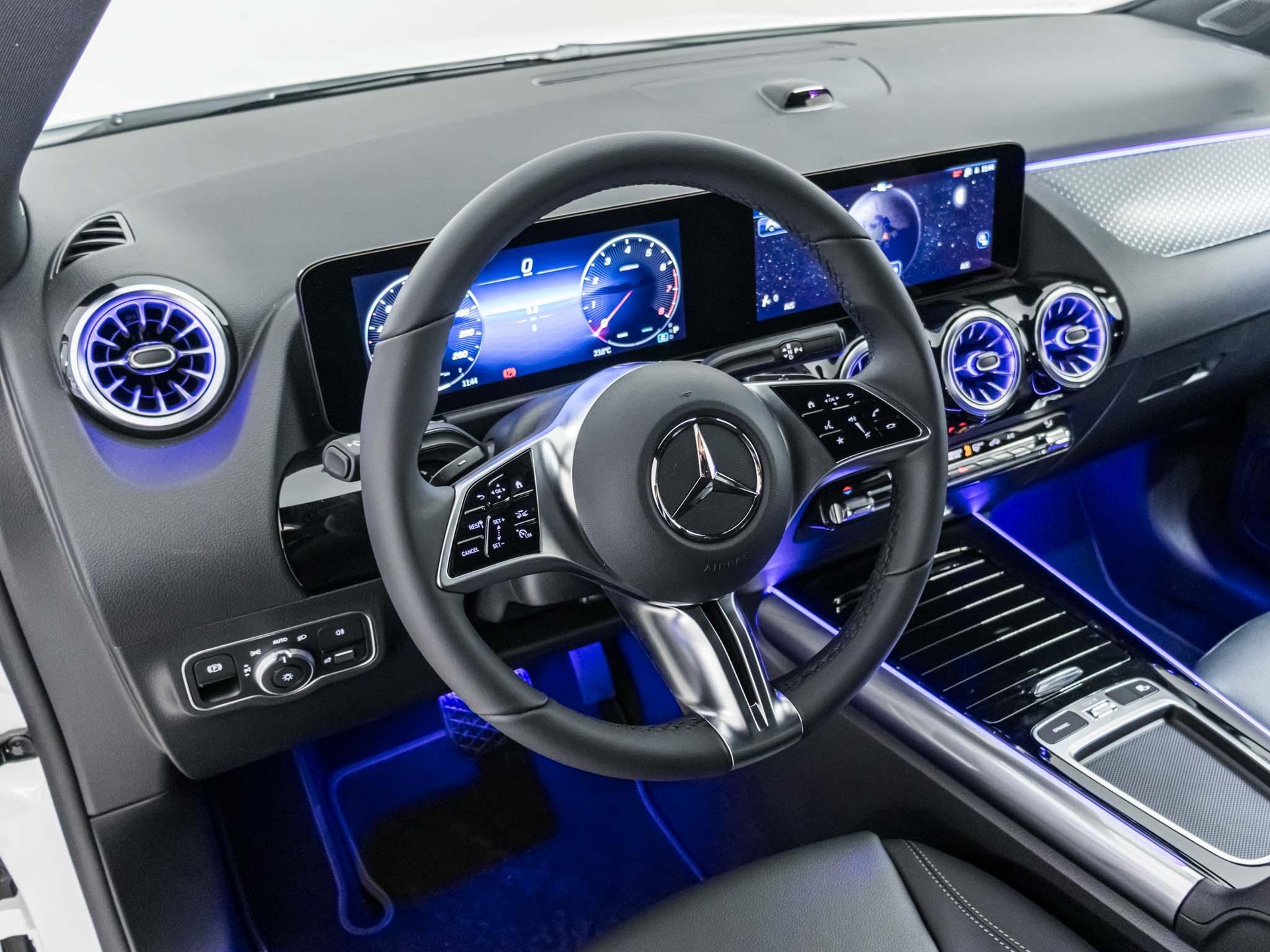 MERCEDES-BENZ GLA 200 Night Star-image-8