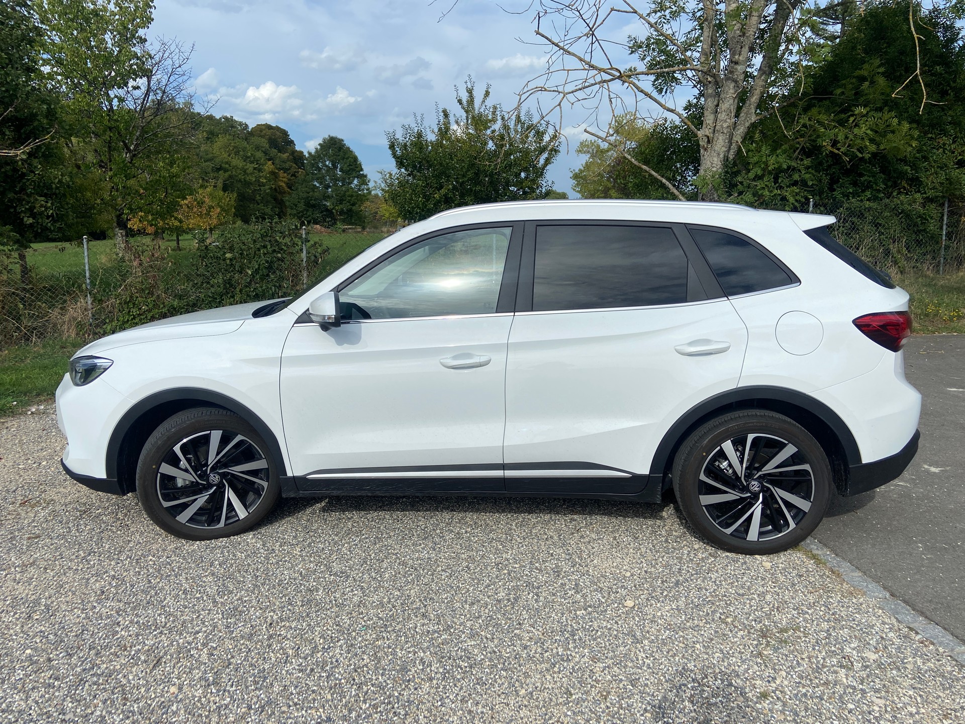 MG ZS 1.5 Hybrid+ Luxury-image-1