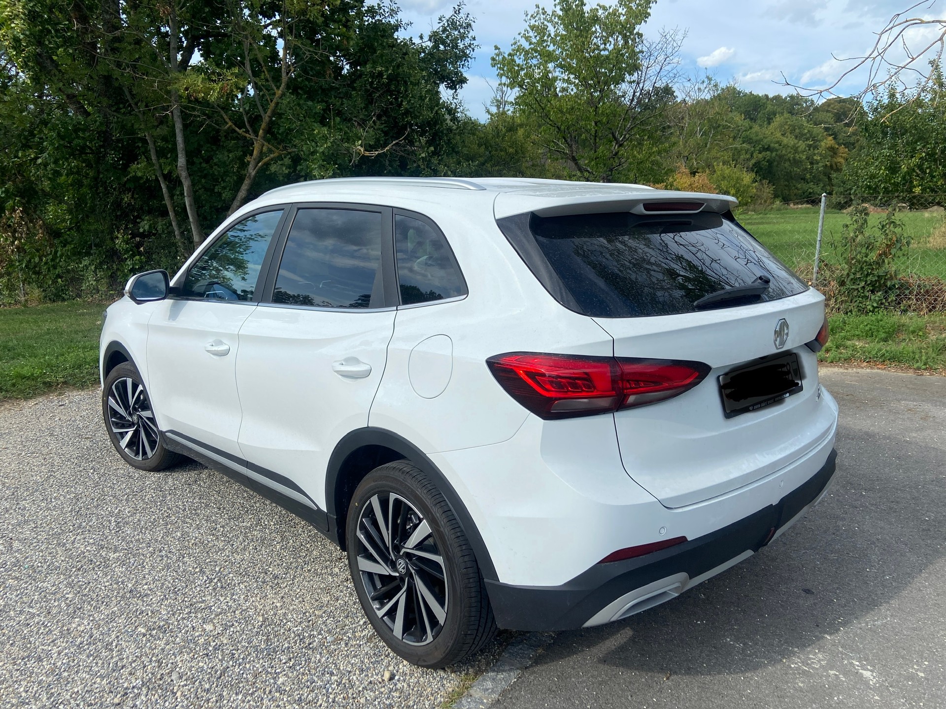 MG ZS 1.5 Hybrid+ Luxury-image-2