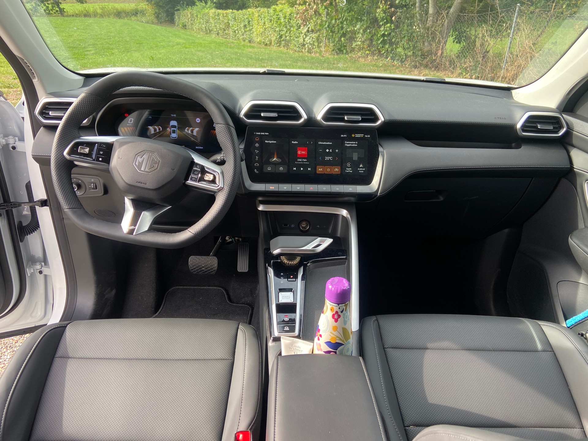 MG ZS 1.5 Hybrid+ Luxury-image-3