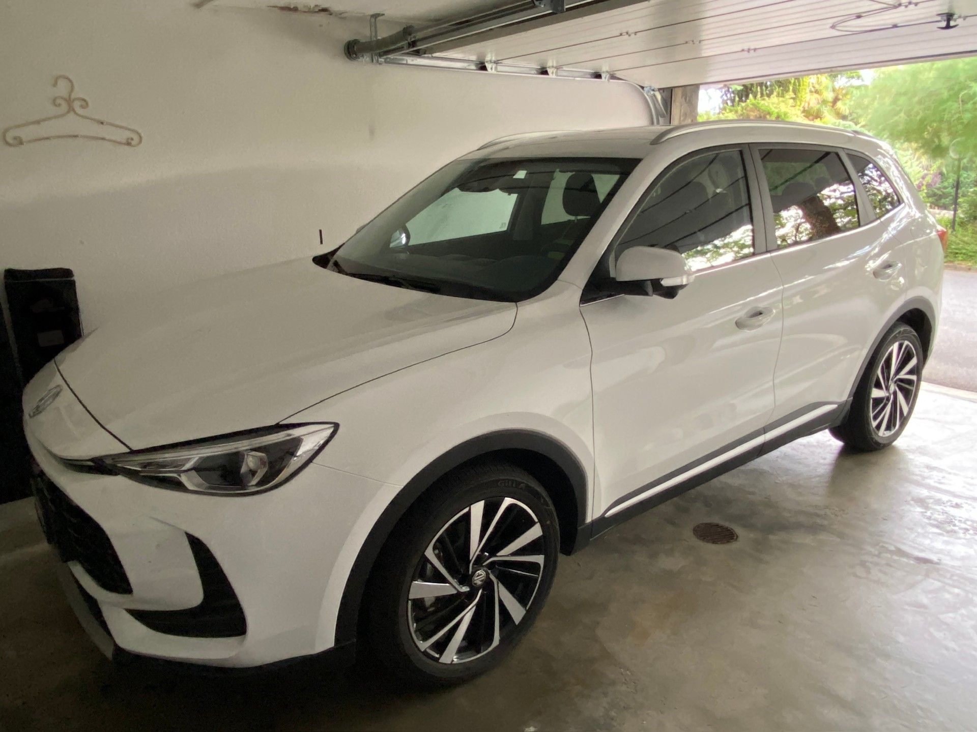 MG 1.5 Hybrid+ Luxury-image-1