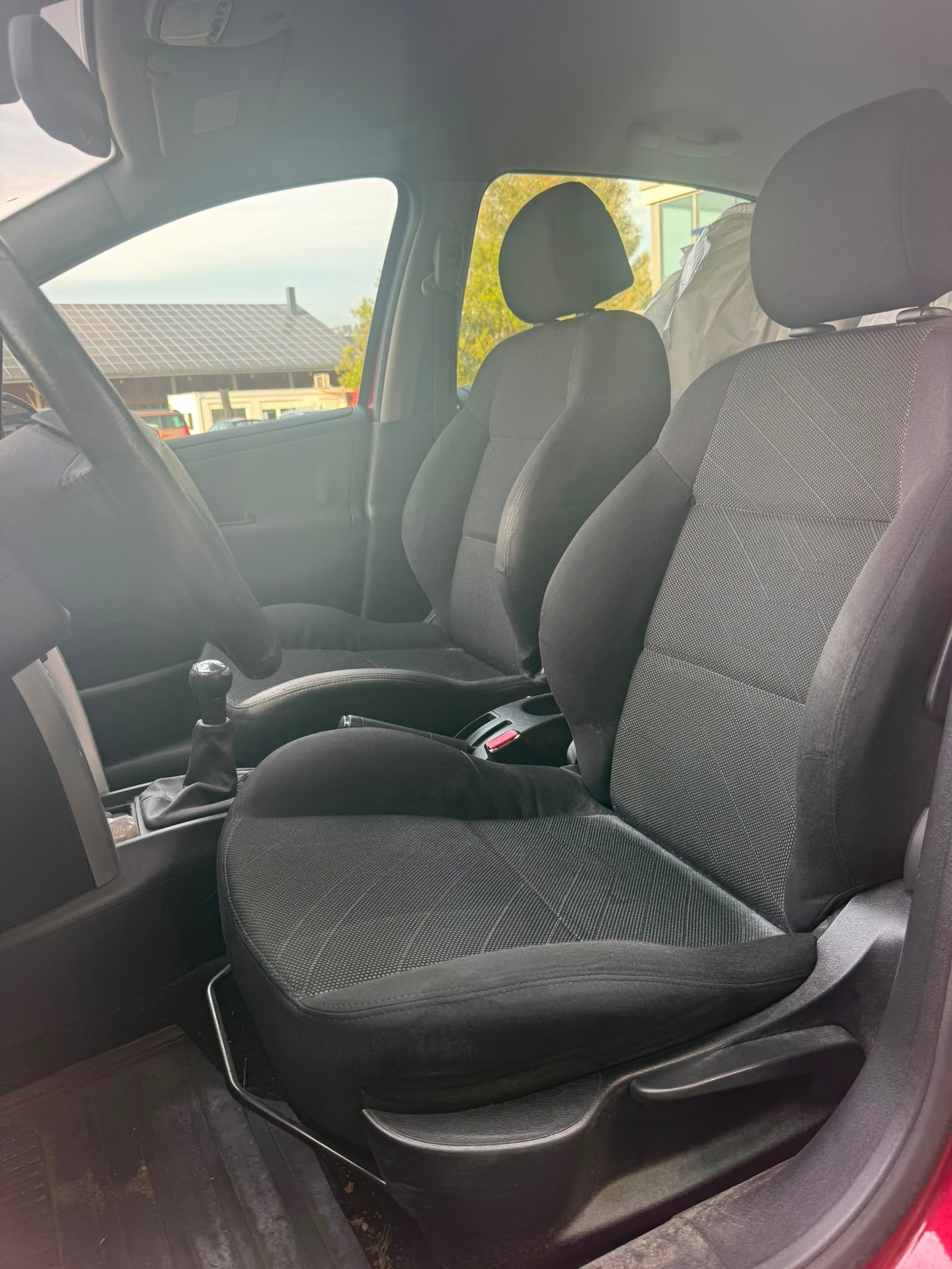 PEUGEOT 207 1.6 HDI Sport-image-13