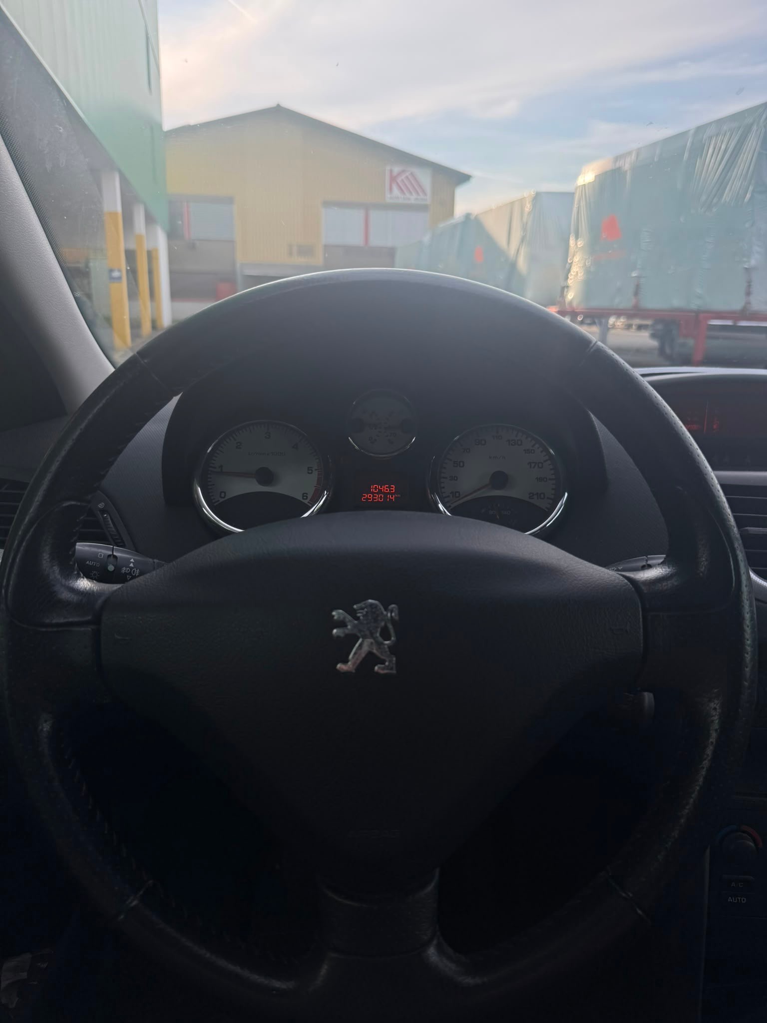 PEUGEOT 207 1.6 HDI Sport-image-10