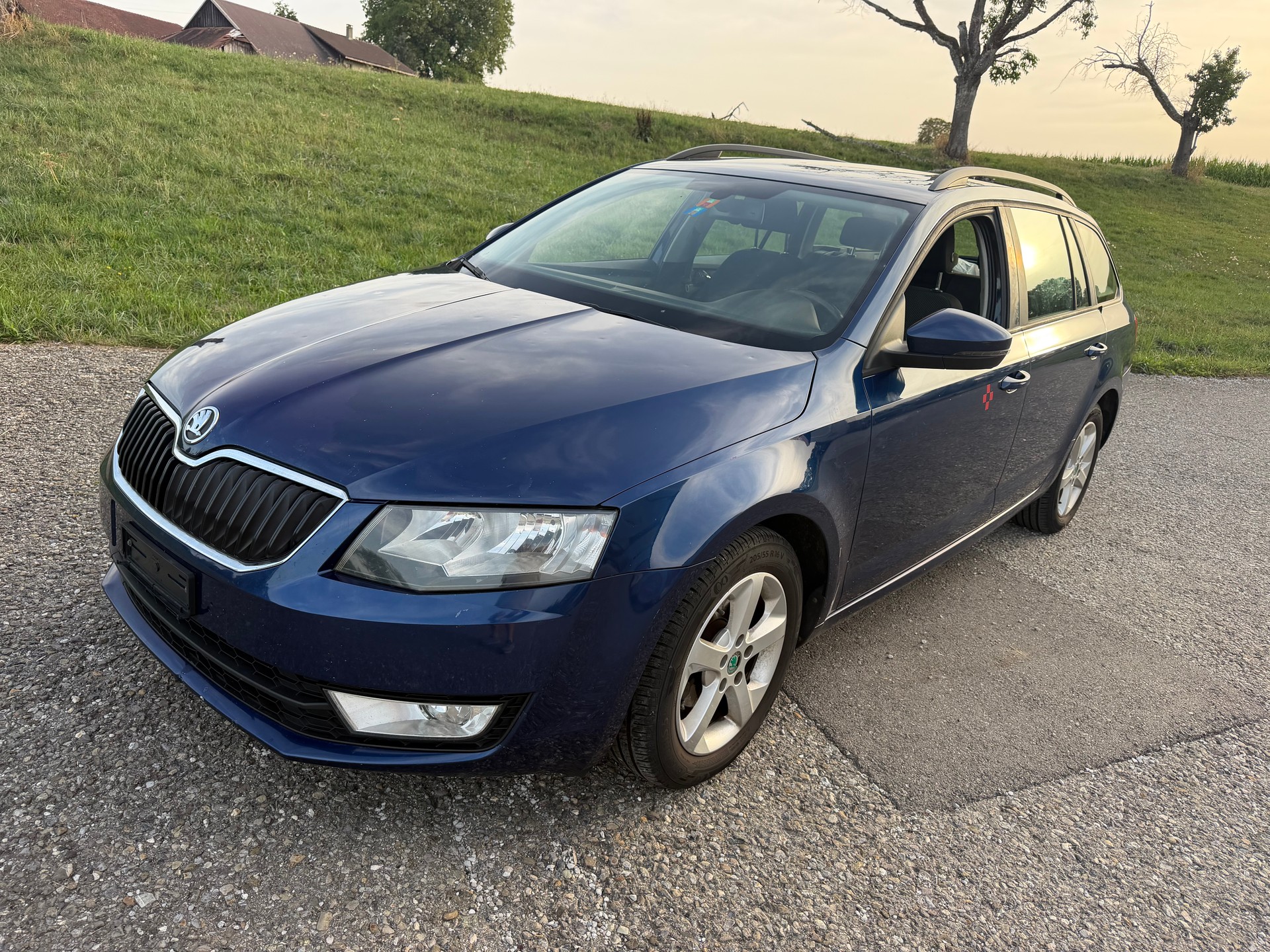 SKODA Octavia Combi 1.6 TDI Fresh 4x4-image-0