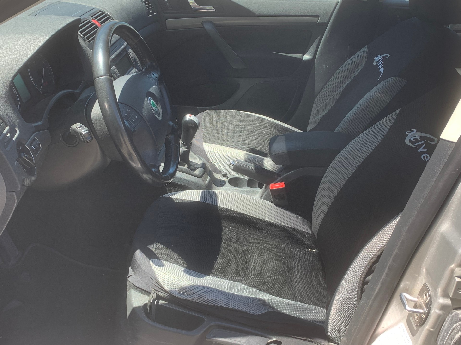 SKODA Octavia 1.9 TDI Adventure 4x4-image-9