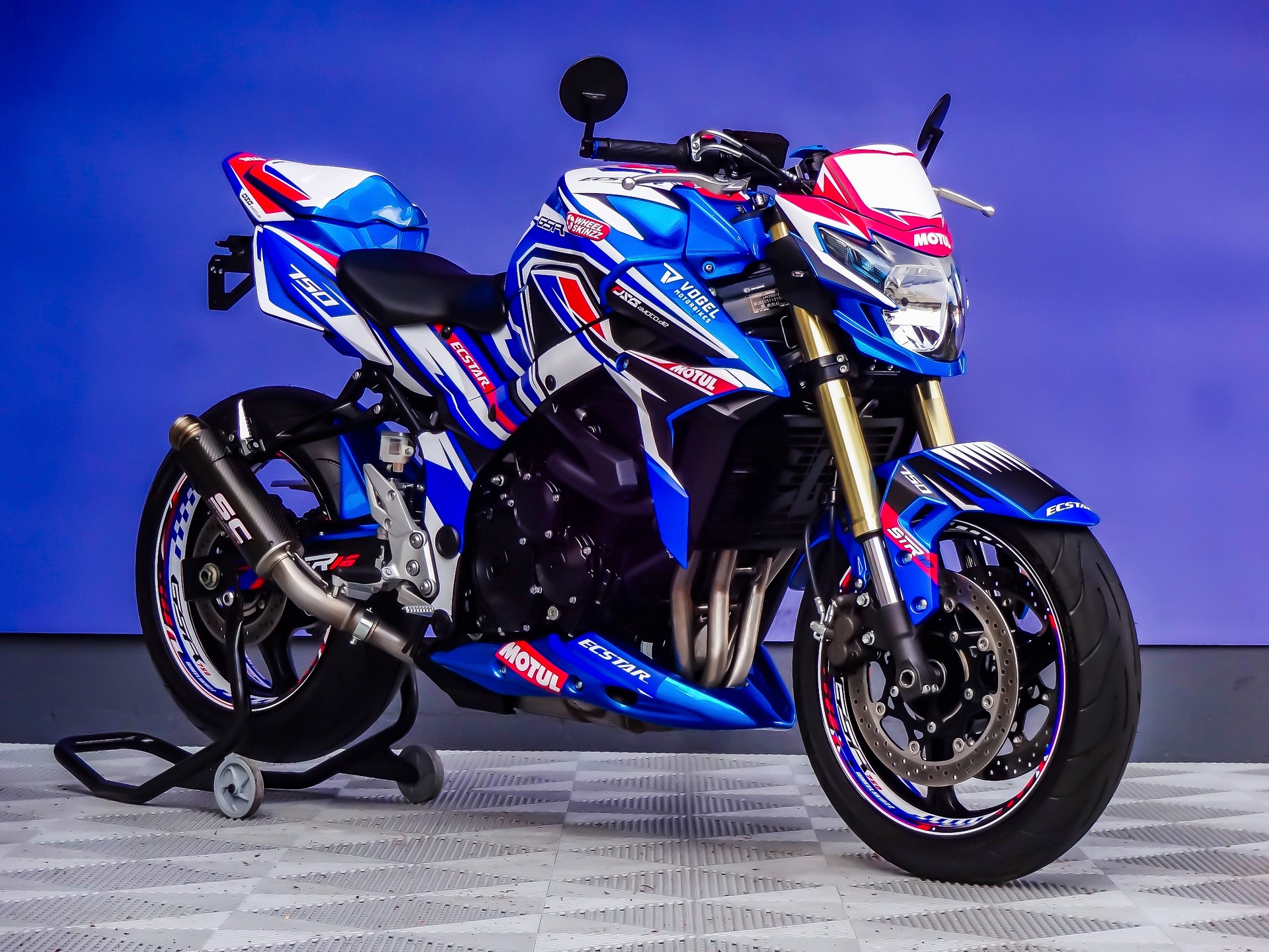 SUZUKI GSR 750 ABS Freegun (35kW)-showroom-element-1