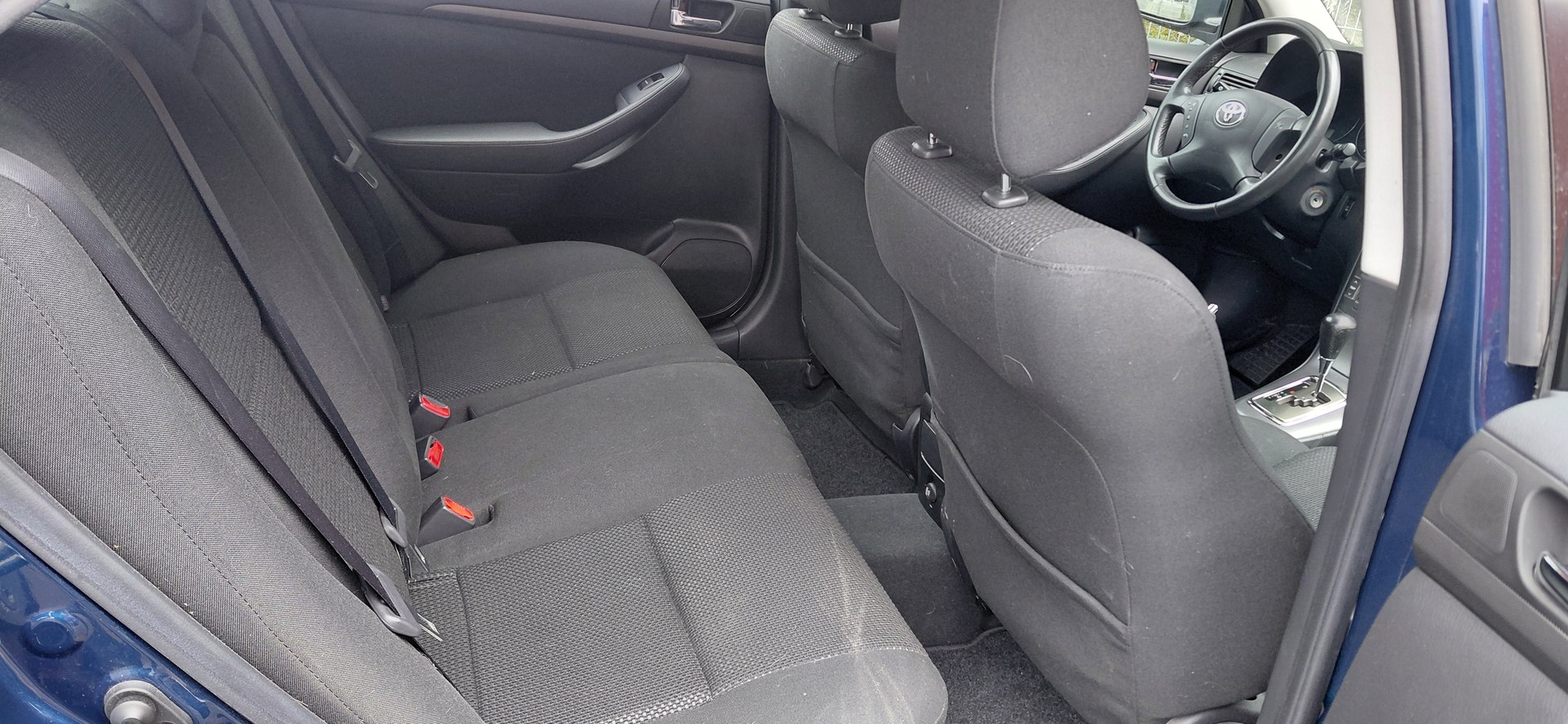 TOYOTA Avensis 1.8 Linea Luna limousine-image-9