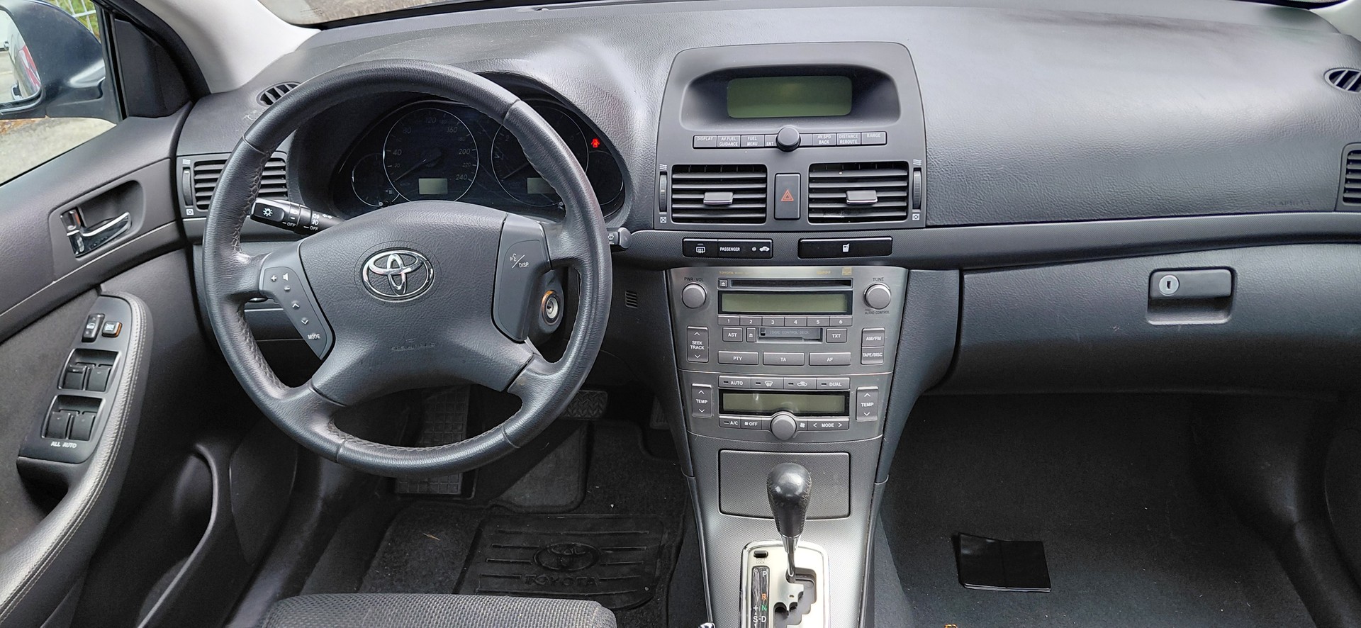 TOYOTA Avensis 1.8 Linea Luna limousine-image-8