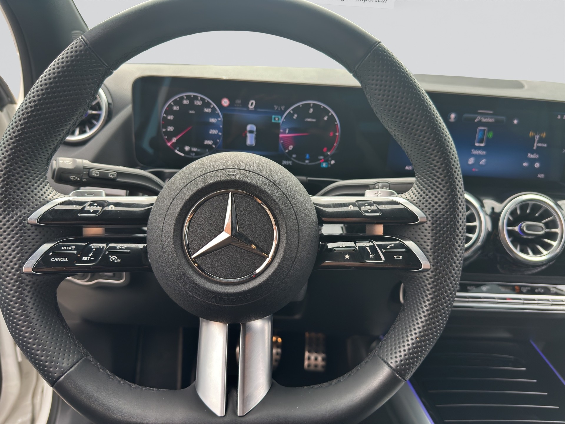 MERCEDES-BENZ GLA 200 d 8G-DCT AMG Line Night-image-10