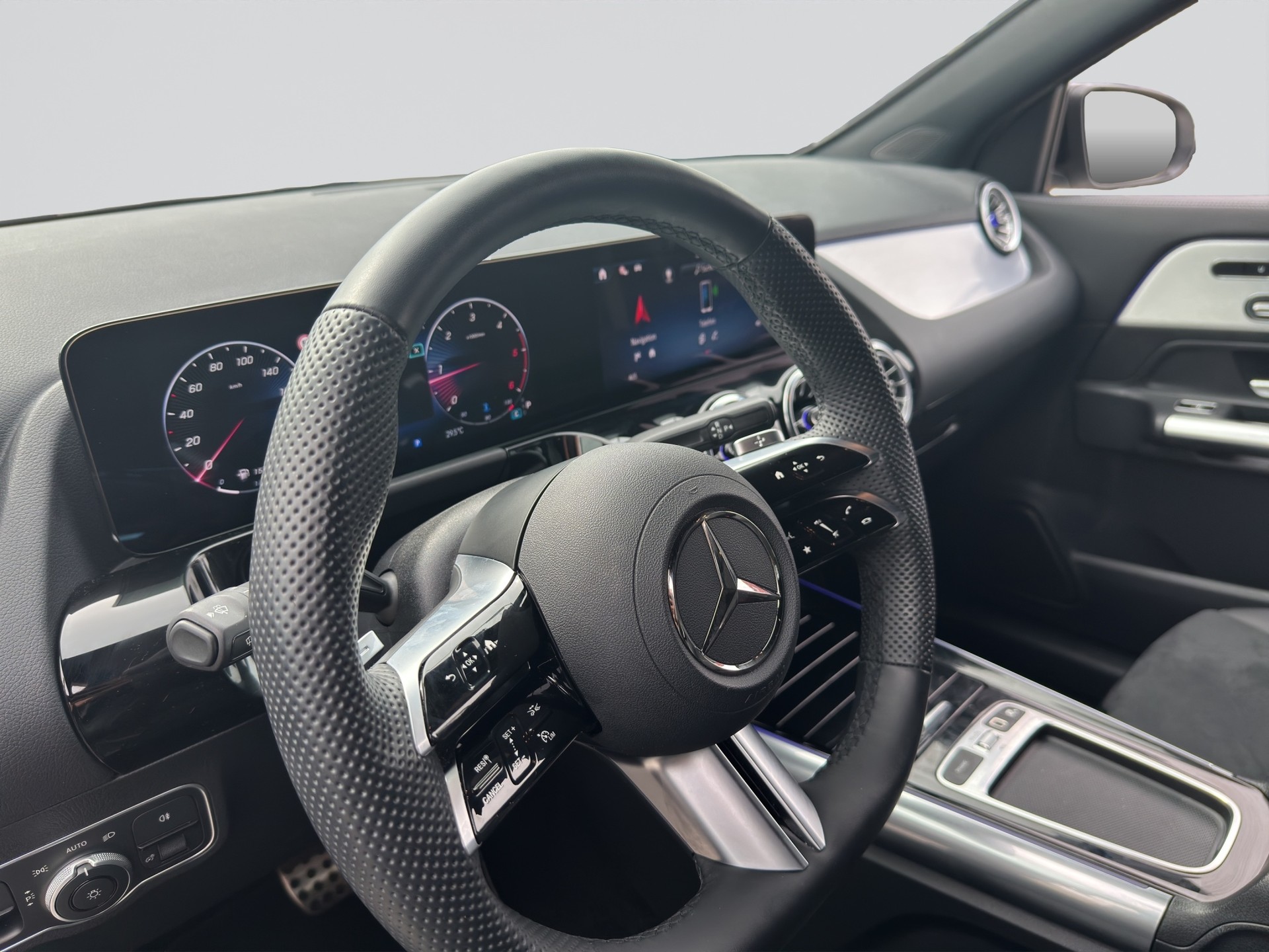 MERCEDES-BENZ GLA 200 d 8G-DCT AMG Line Night-image-7
