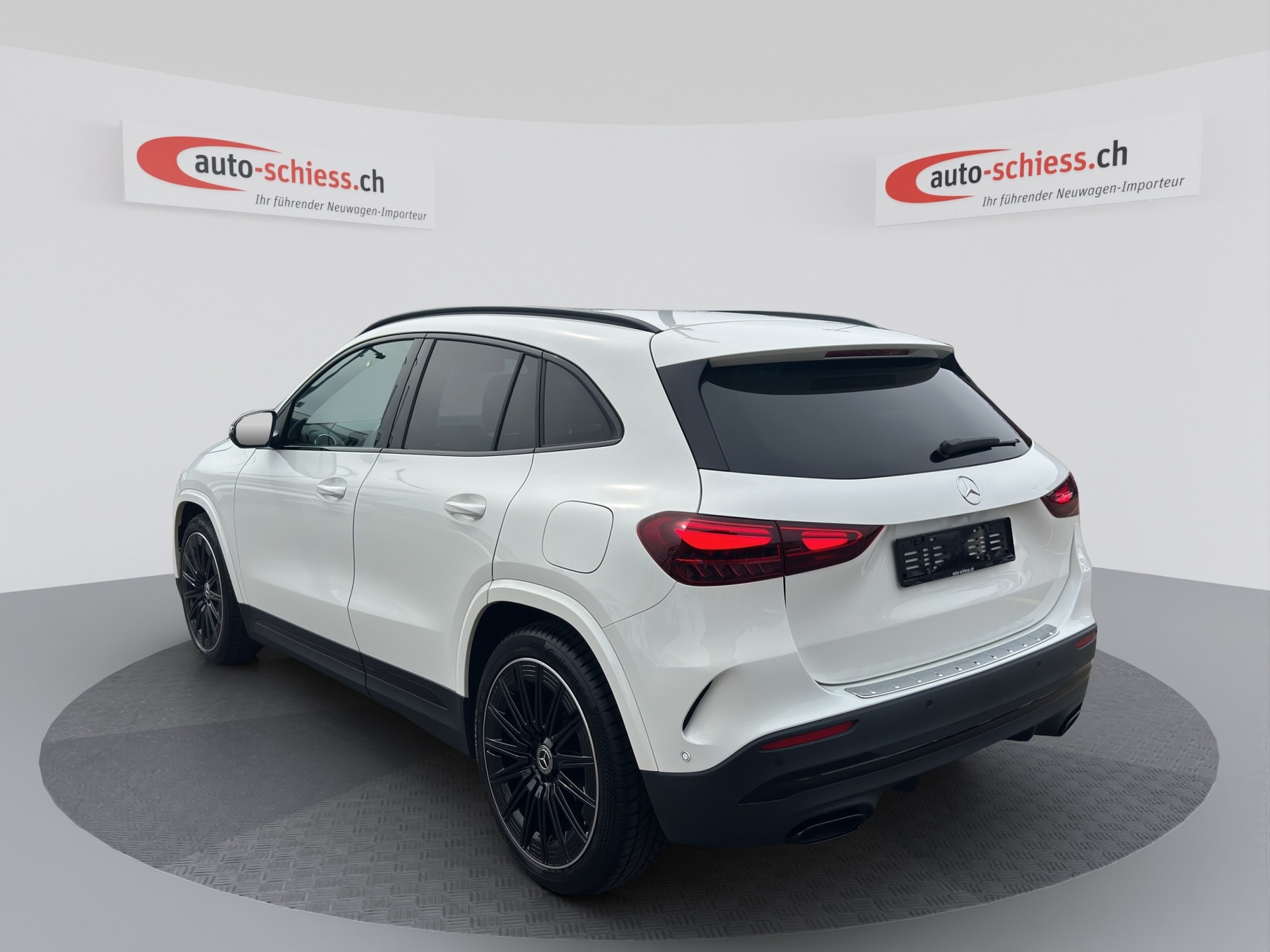MERCEDES-BENZ GLA 200 d 8G-DCT AMG Line Night-image-2