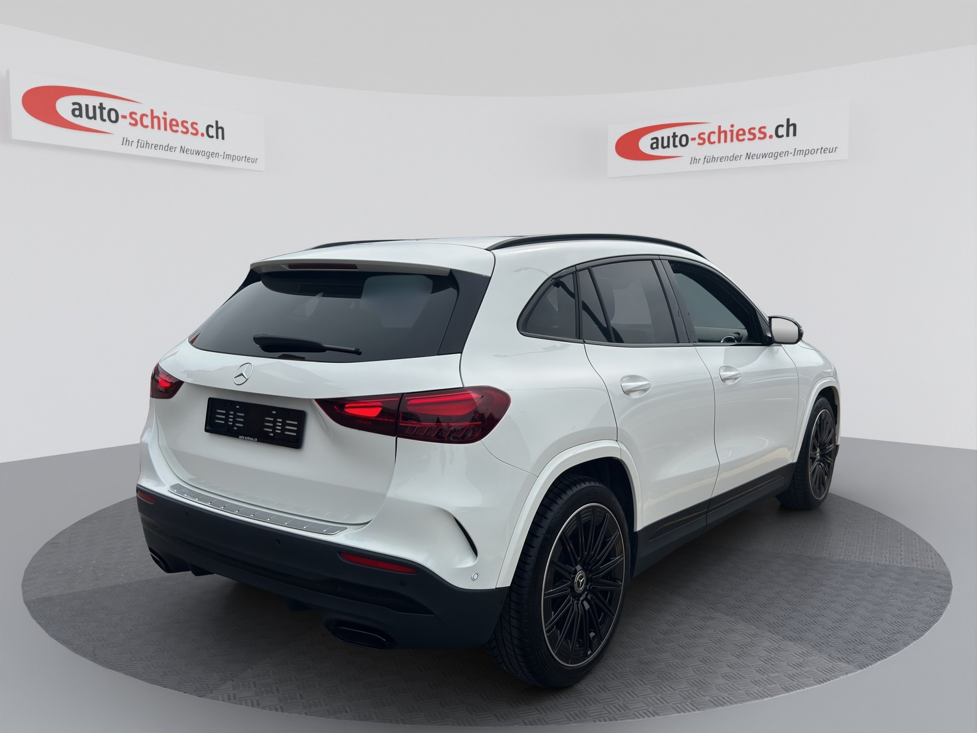 MERCEDES-BENZ GLA 200 d AMG Line Night 8G-DCT-image-5