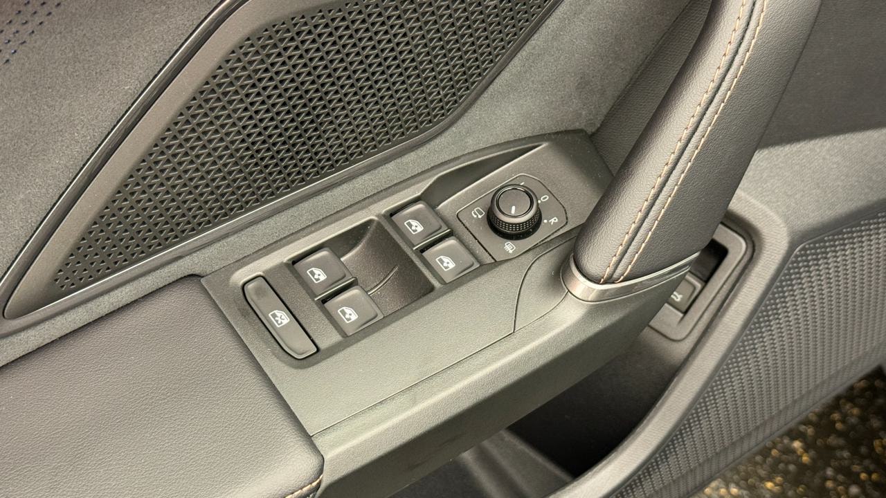 CUPRA Formentor 1.5 e-HYBRID pHEV VZ Black Edition-image-8