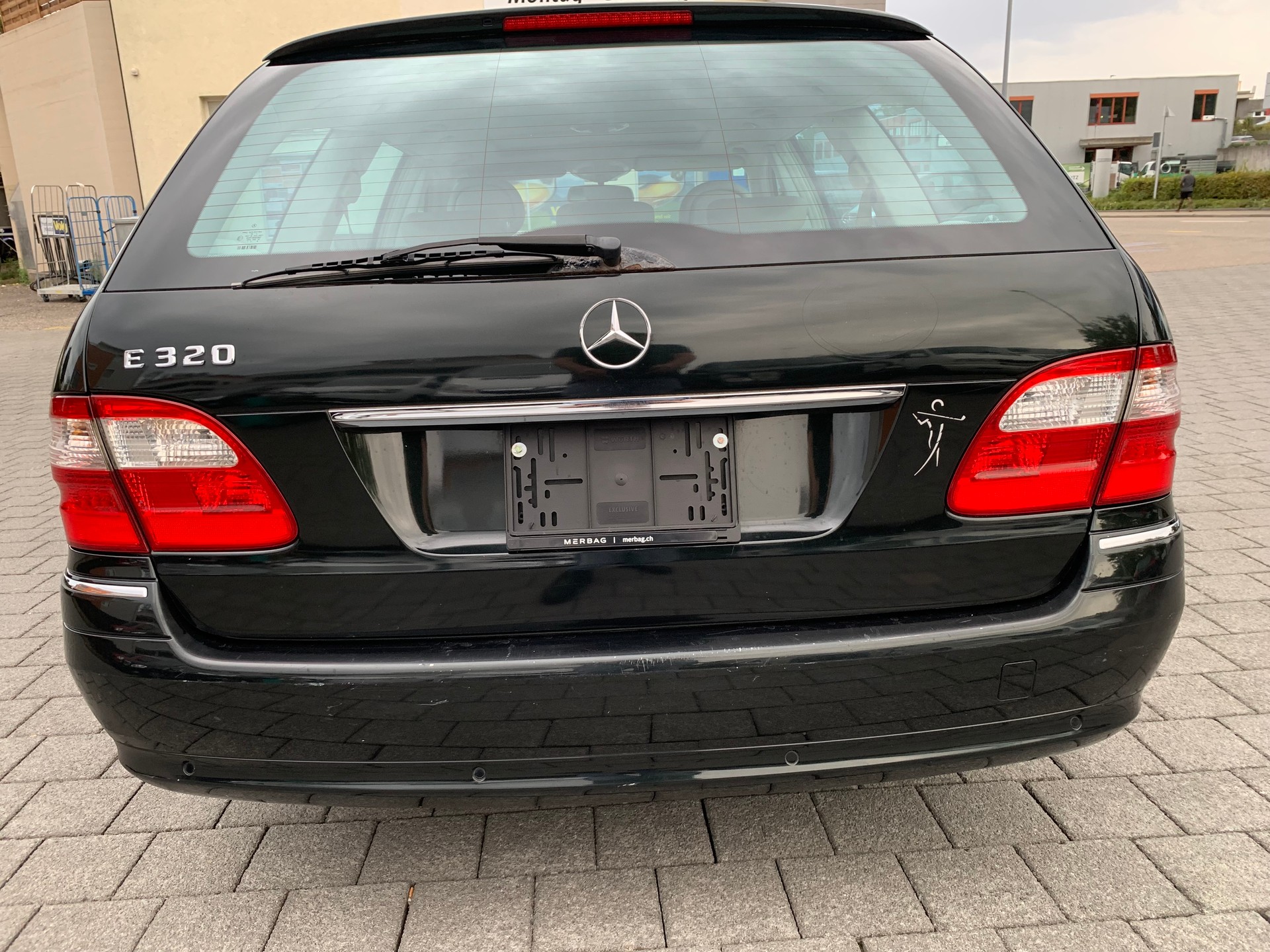 MERCEDES-BENZ E 320 Avantgarde Automatic-image-5