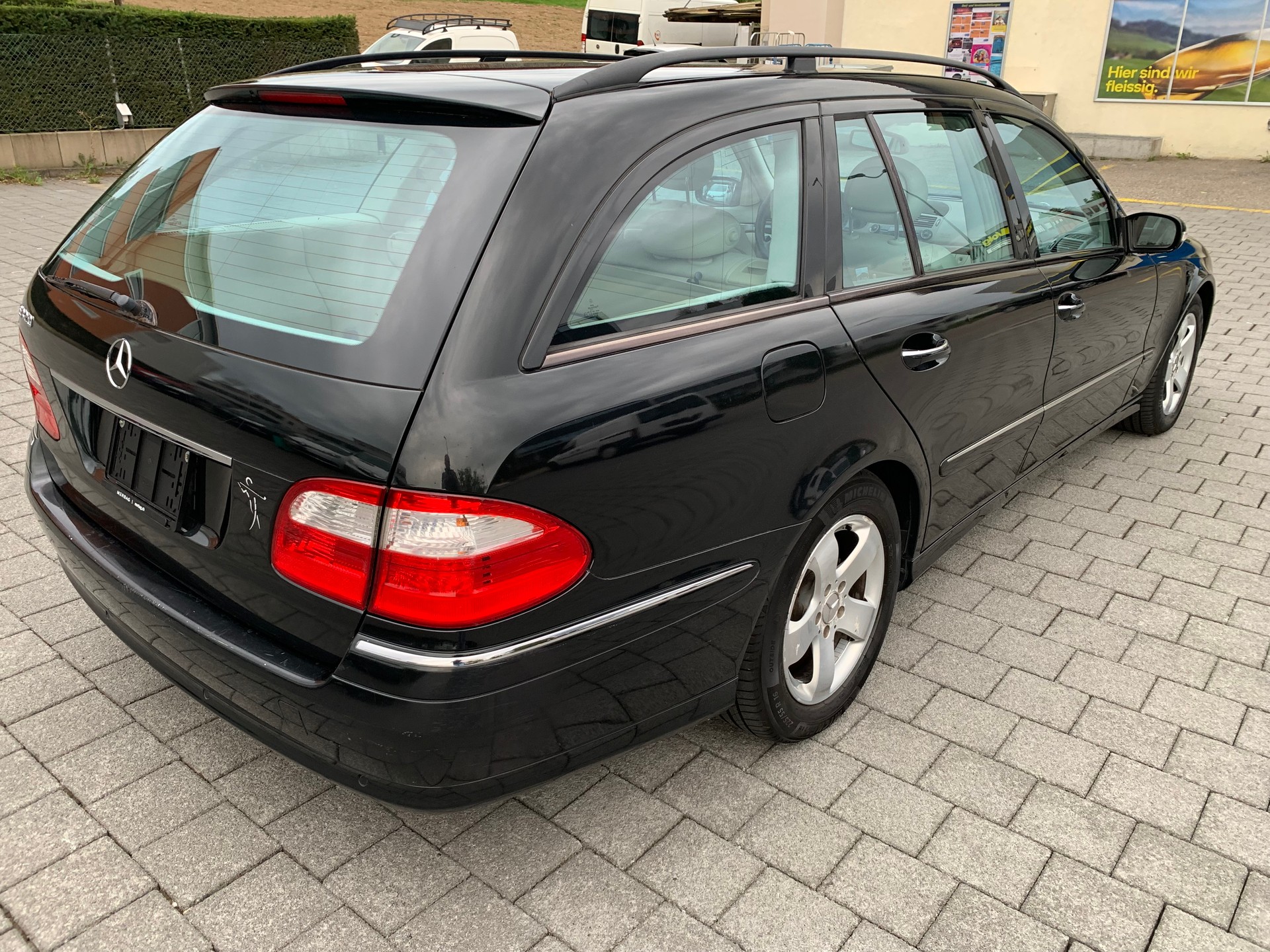 MERCEDES-BENZ E 320 Avantgarde Automatic-image-2