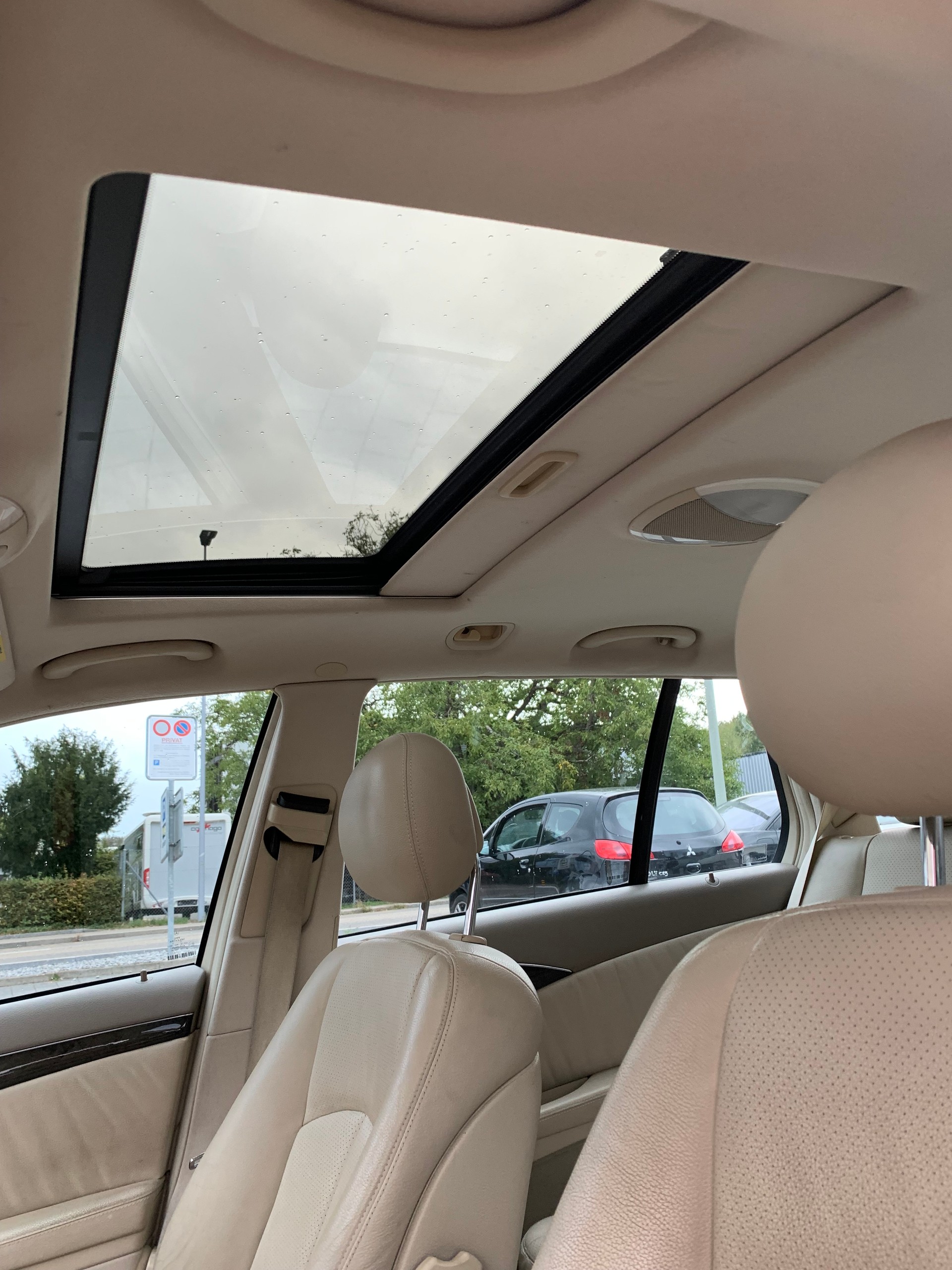 MERCEDES-BENZ E 320 Avantgarde Automatic-image-10